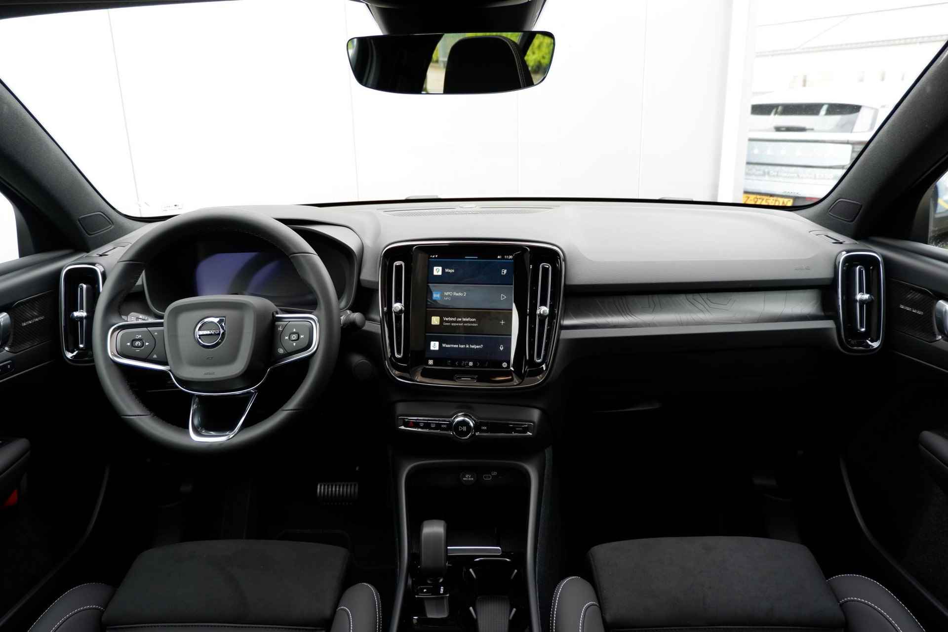 Volvo C40 Single Motor Extended Range 252PK 82 kWh Ultimate, Glazen panoramadak, 19" Lichtmetalen velgen, Extra getint glas achter, Trekhaak semi elektrisch inklapbaar, Climate Pack, Harman Kardon, Elektrisch verstelbare voorstoelen, 360 graden camera, Google Maps & Infotainment - 3/25