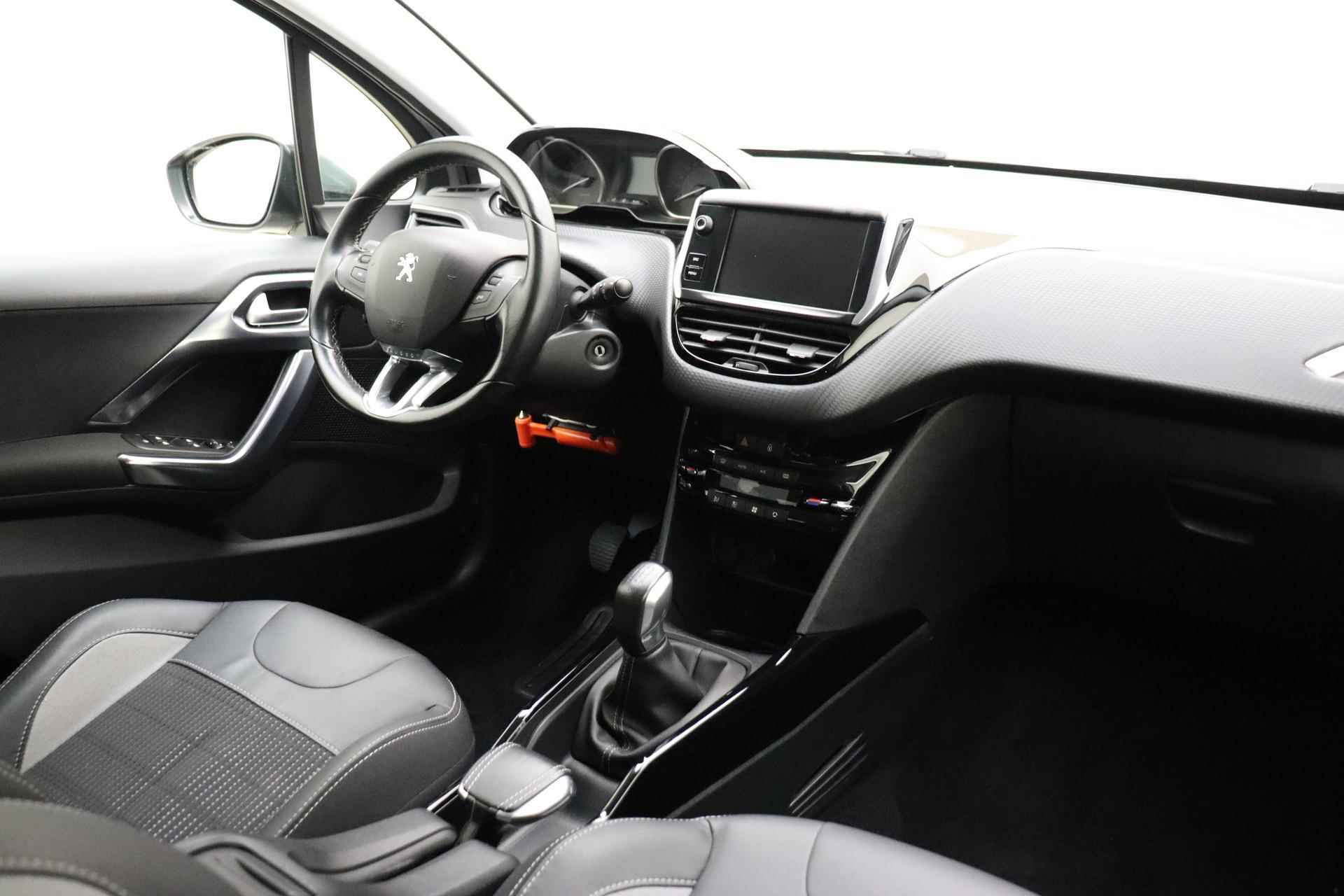 Peugeot 2008 1.2 PureTech Allure 110pk | Navigatie | Climate Control | Camera | Panoramadak | Cruise Control | Weinig Kilometers - 3/33