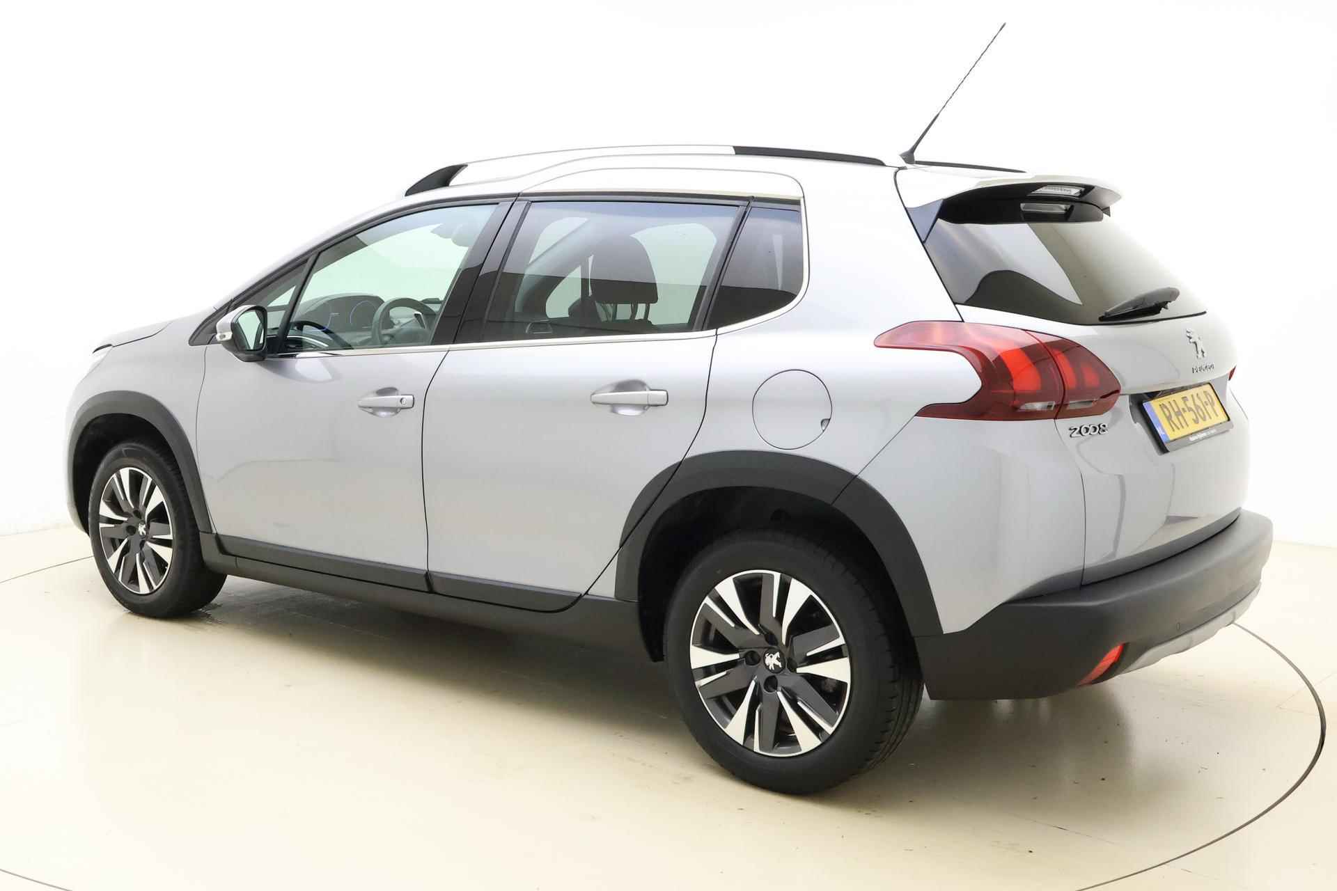 Peugeot 2008 1.2 PureTech Allure 110pk | Navigatie | Climate Control | Camera | Panoramadak | Cruise Control | Weinig Kilometers - 4/33