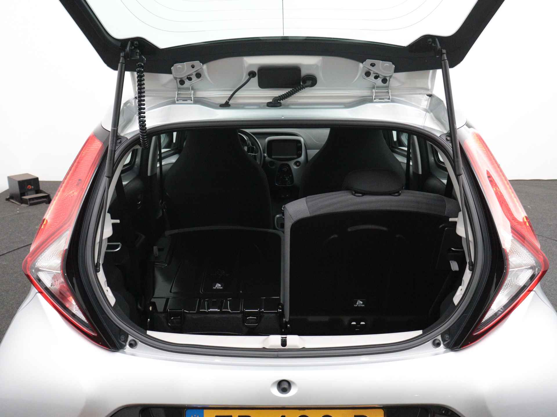 Toyota Aygo 1.0 VVT-i x-play | LMV |  Airco | achteruitrijcamera | UNIEKE KM-STAND | - 34/38