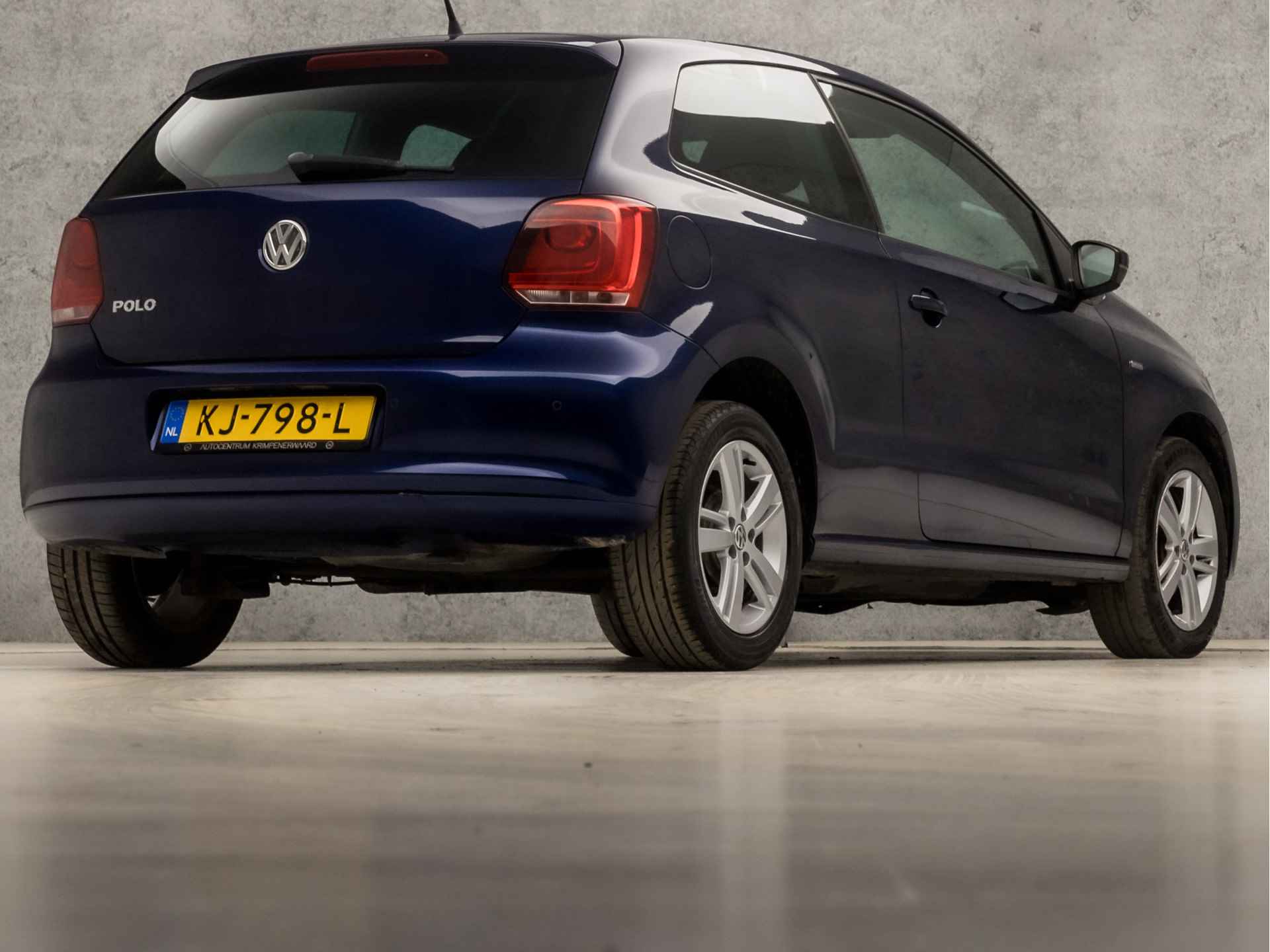 Volkswagen Polo 1.2 Sportline (APPLE CARPLAY, STOELVERWARMING, LEDER, AIRCO, SPORTSTOELEN, GETINT GLAS, LM VELGEN, CRUISE, PARKEERSENSOREN, NIEUWE APK, NIEUWSTAAT) - 5/32