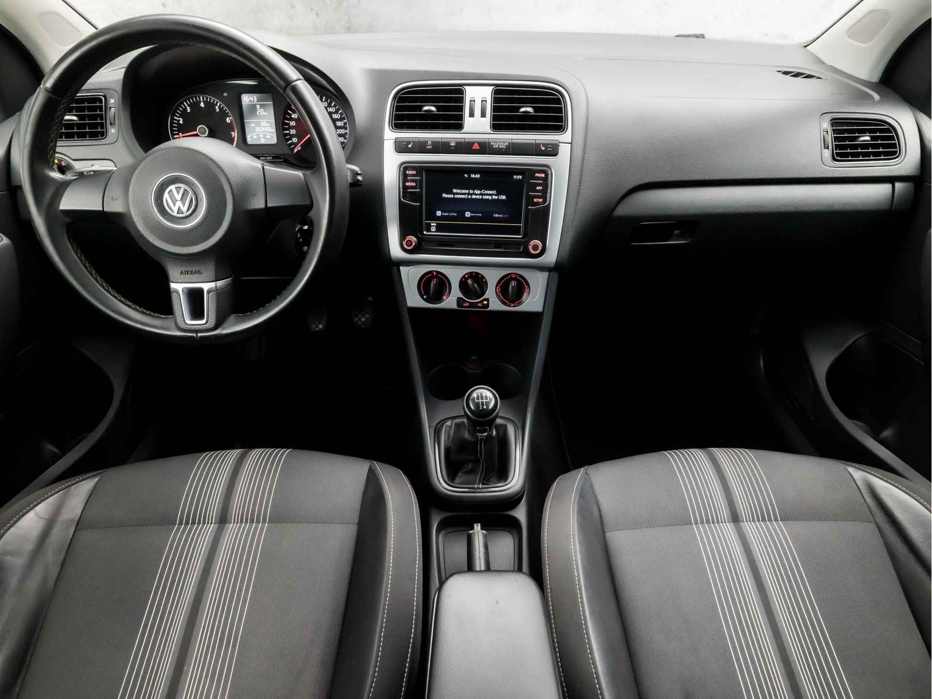 Volkswagen Polo 1.2 Sportline (APPLE CARPLAY, STOELVERWARMING, LEDER, AIRCO, SPORTSTOELEN, GETINT GLAS, LM VELGEN, CRUISE, PARKEERSENSOREN, NIEUWE APK, NIEUWSTAAT) - 6/32