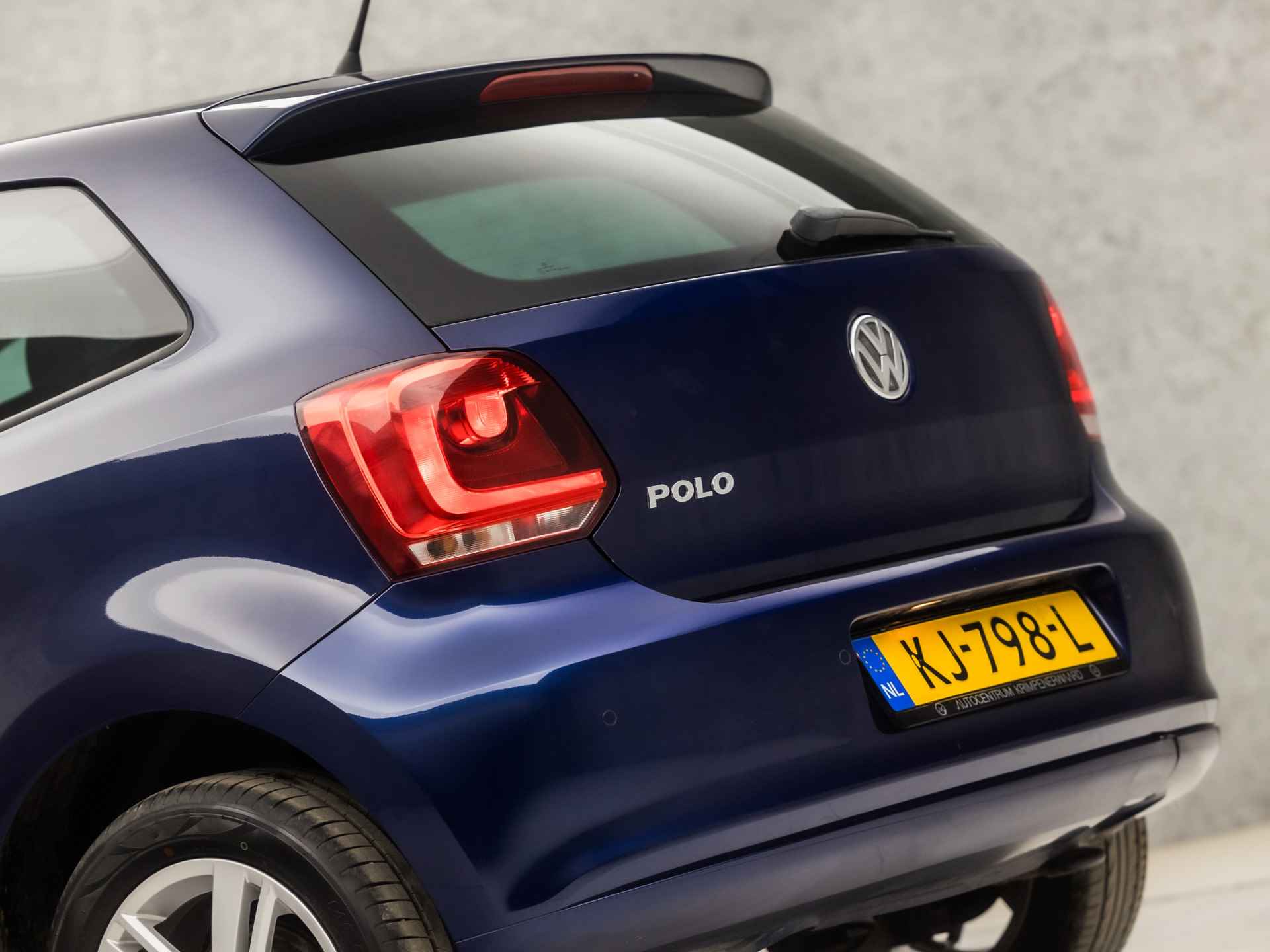 Volkswagen Polo 1.2 Sportline (APPLE CARPLAY, STOELVERWARMING, LEDER, AIRCO, SPORTSTOELEN, GETINT GLAS, LM VELGEN, CRUISE, PARKEERSENSOREN, NIEUWE APK, NIEUWSTAAT) - 10/32