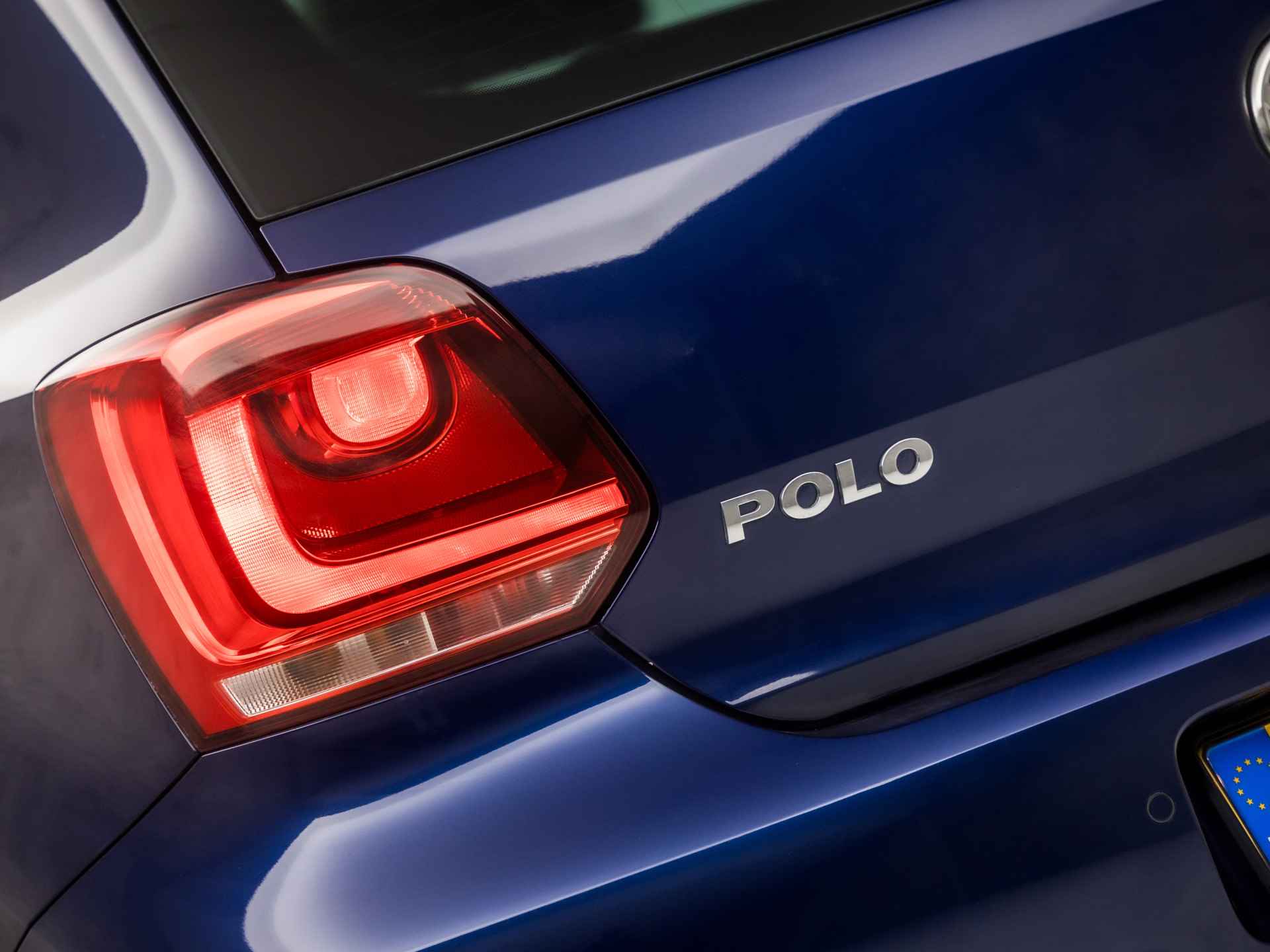 Volkswagen Polo 1.2 Sportline (APPLE CARPLAY, STOELVERWARMING, LEDER, AIRCO, SPORTSTOELEN, GETINT GLAS, LM VELGEN, CRUISE, PARKEERSENSOREN, NIEUWE APK, NIEUWSTAAT) - 24/32