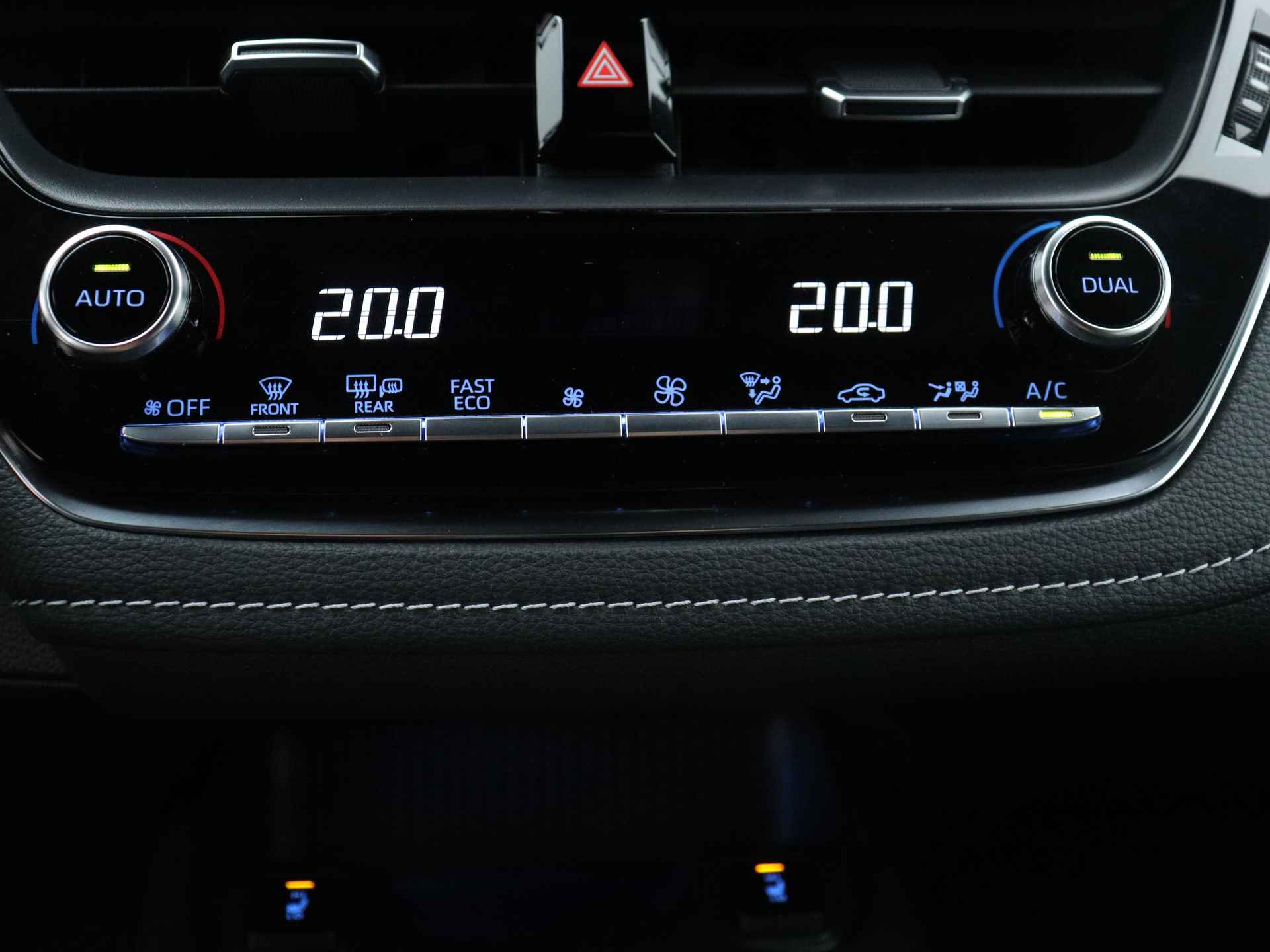 Toyota Corolla 2.0 Hybrid Style Bi-tone Limited | Navigatie | Stoelverwarming | - 12/44