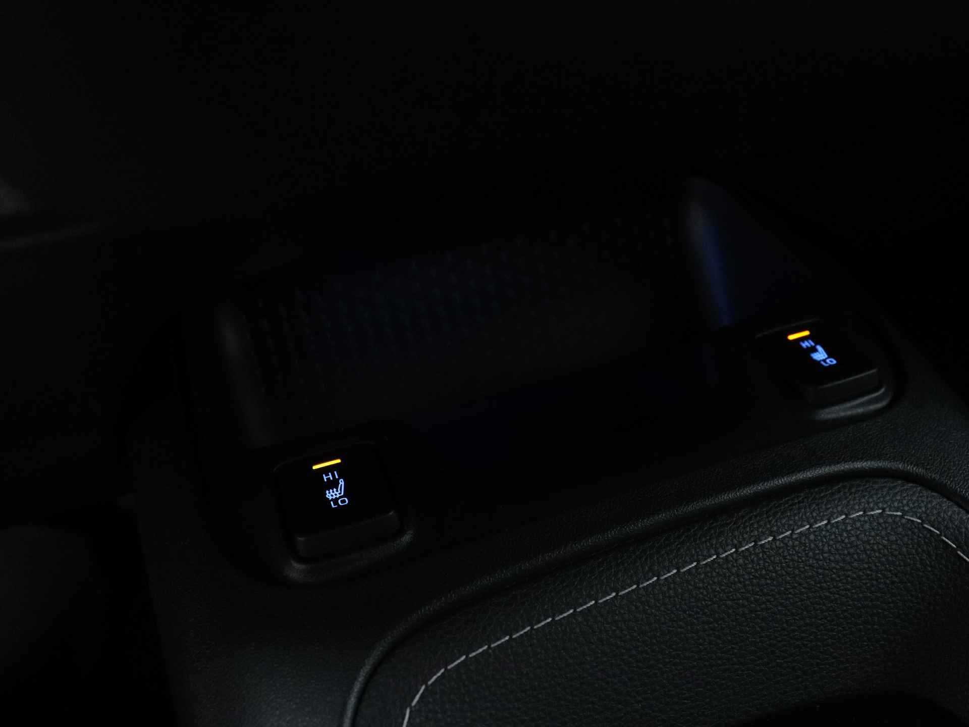 Toyota Corolla 2.0 Hybrid Style Bi-tone Limited | Navigatie | Stoelverwarming | - 36/44