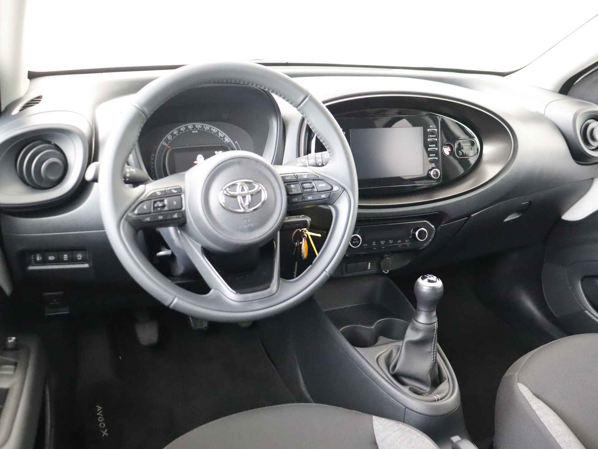 Toyota Aygo X 1.0 VVT-i MT first edition I Apple Carplay/Android Auto I Climate Control I Cruise Control Adaptief I Camera I LM Velgen I 1e Eigenaar I LOUWMAN Onderhouden I - 6/41