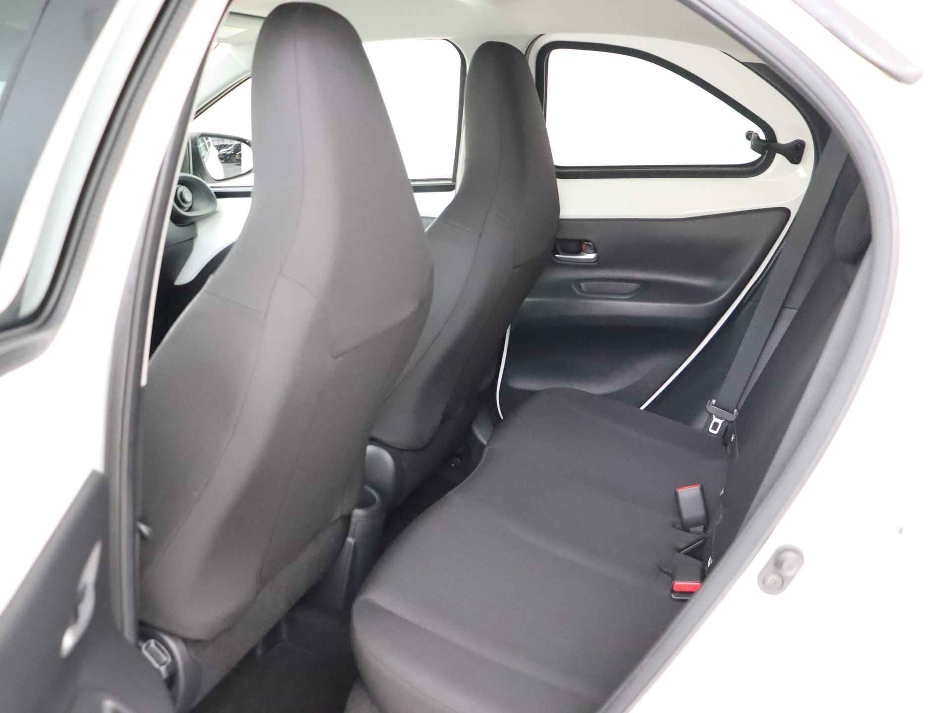 Toyota Aygo X 1.0 VVT-i MT first edition I Apple Carplay/Android Auto I Climate Control I Cruise Control Adaptief I Camera I LM Velgen I 1e Eigenaar I LOUWMAN Onderhouden I - 19/41