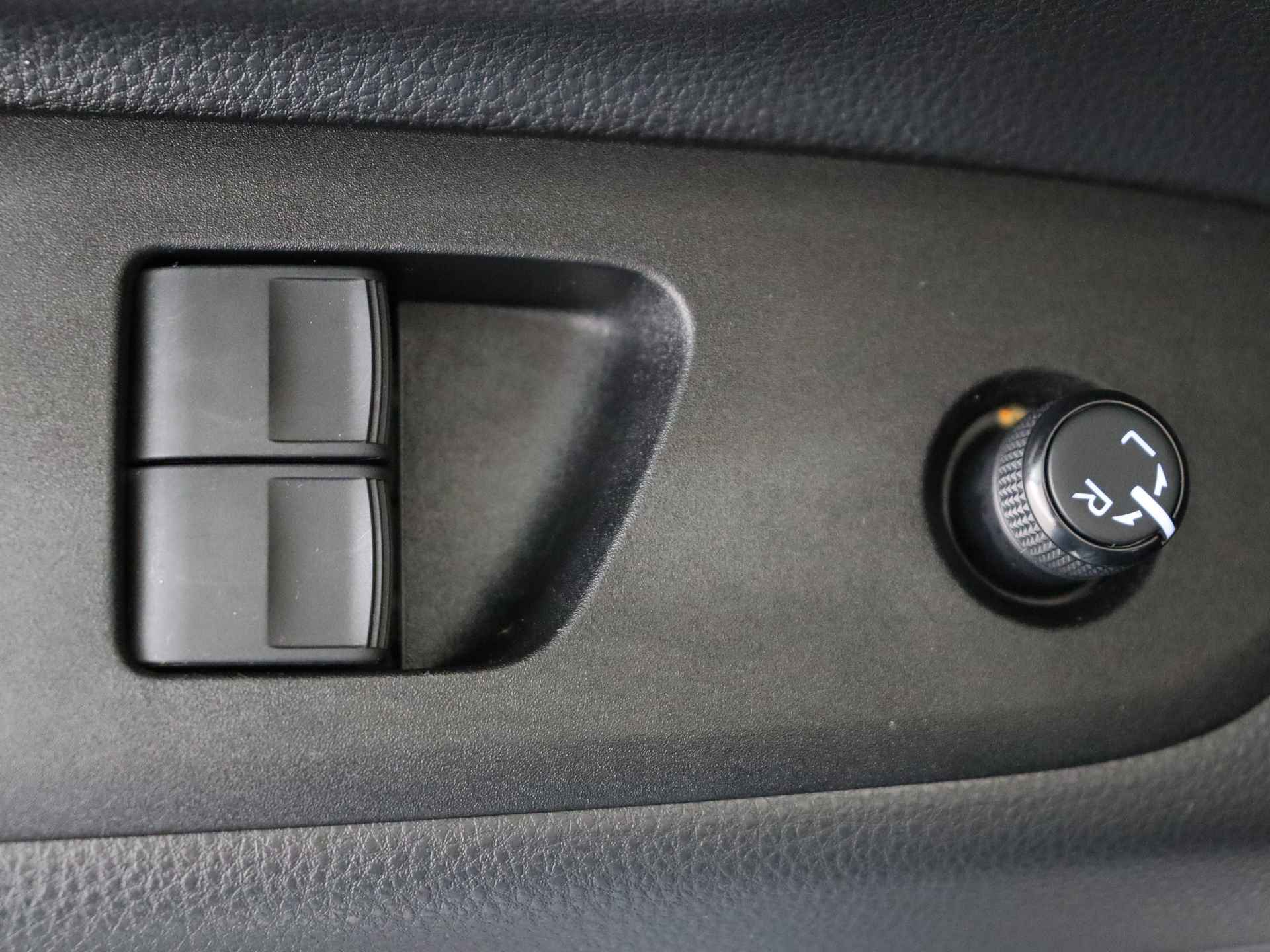 Toyota Aygo X 1.0 VVT-i MT first edition I Apple Carplay/Android Auto I Climate Control I Cruise Control Adaptief I Camera I LM Velgen I 1e Eigenaar I LOUWMAN Onderhouden I - 30/41
