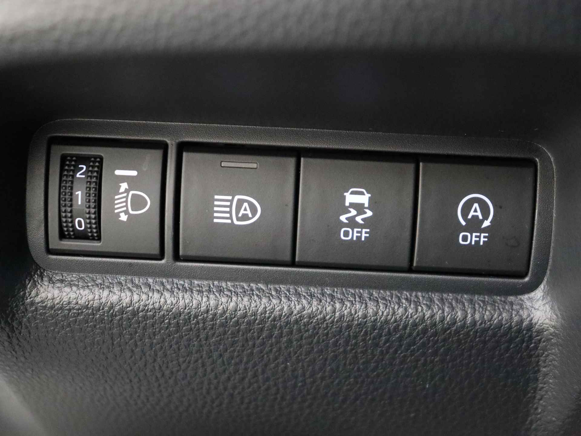 Toyota Aygo X 1.0 VVT-i MT first edition I Apple Carplay/Android Auto I Climate Control I Cruise Control Adaptief I Camera I LM Velgen I 1e Eigenaar I LOUWMAN Onderhouden I - 31/41