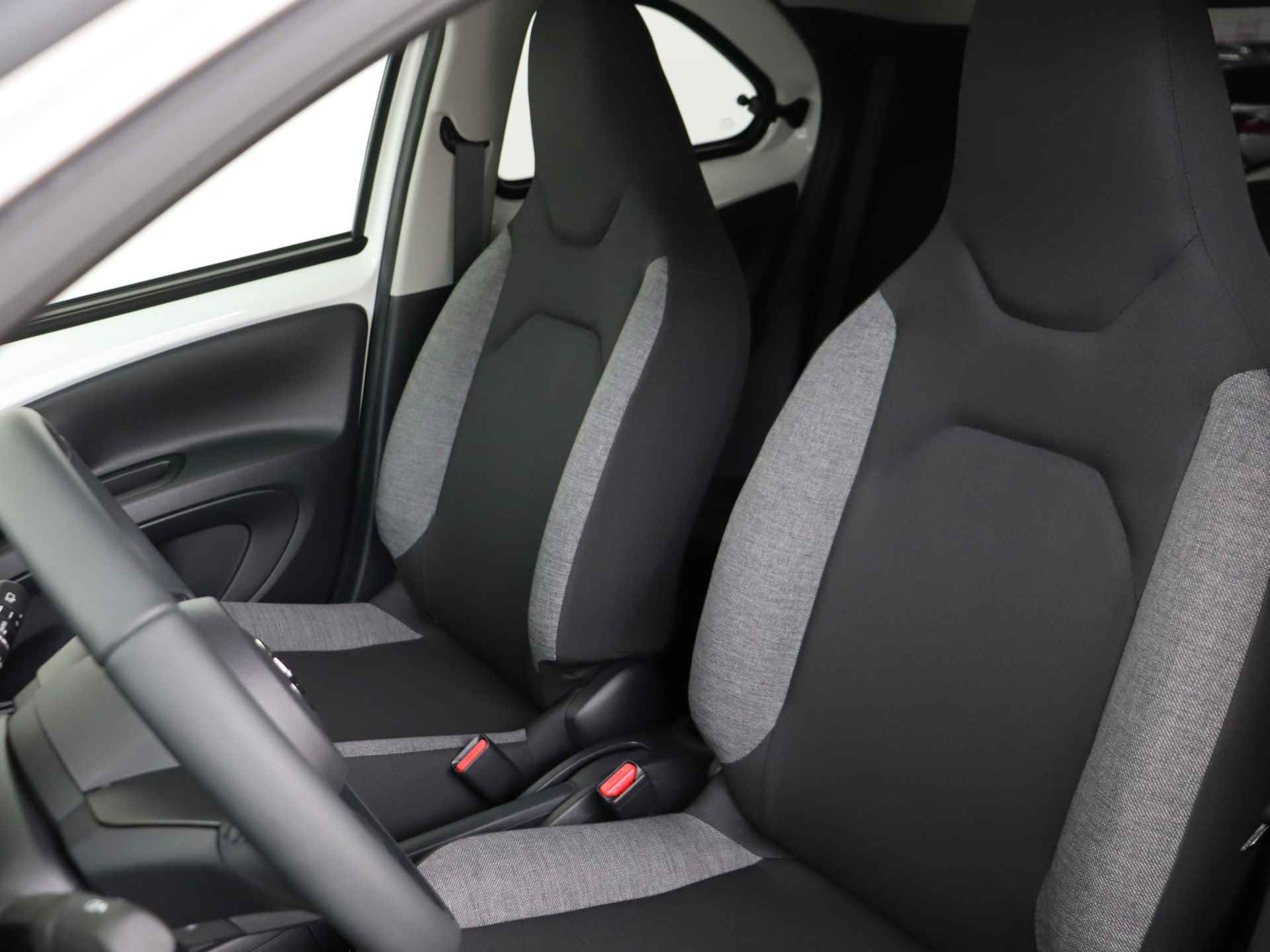 Toyota Aygo X 1.0 VVT-i MT first edition I Apple Carplay/Android Auto I Climate Control I Cruise Control Adaptief I Camera I LM Velgen I 1e Eigenaar I LOUWMAN Onderhouden I - 39/41