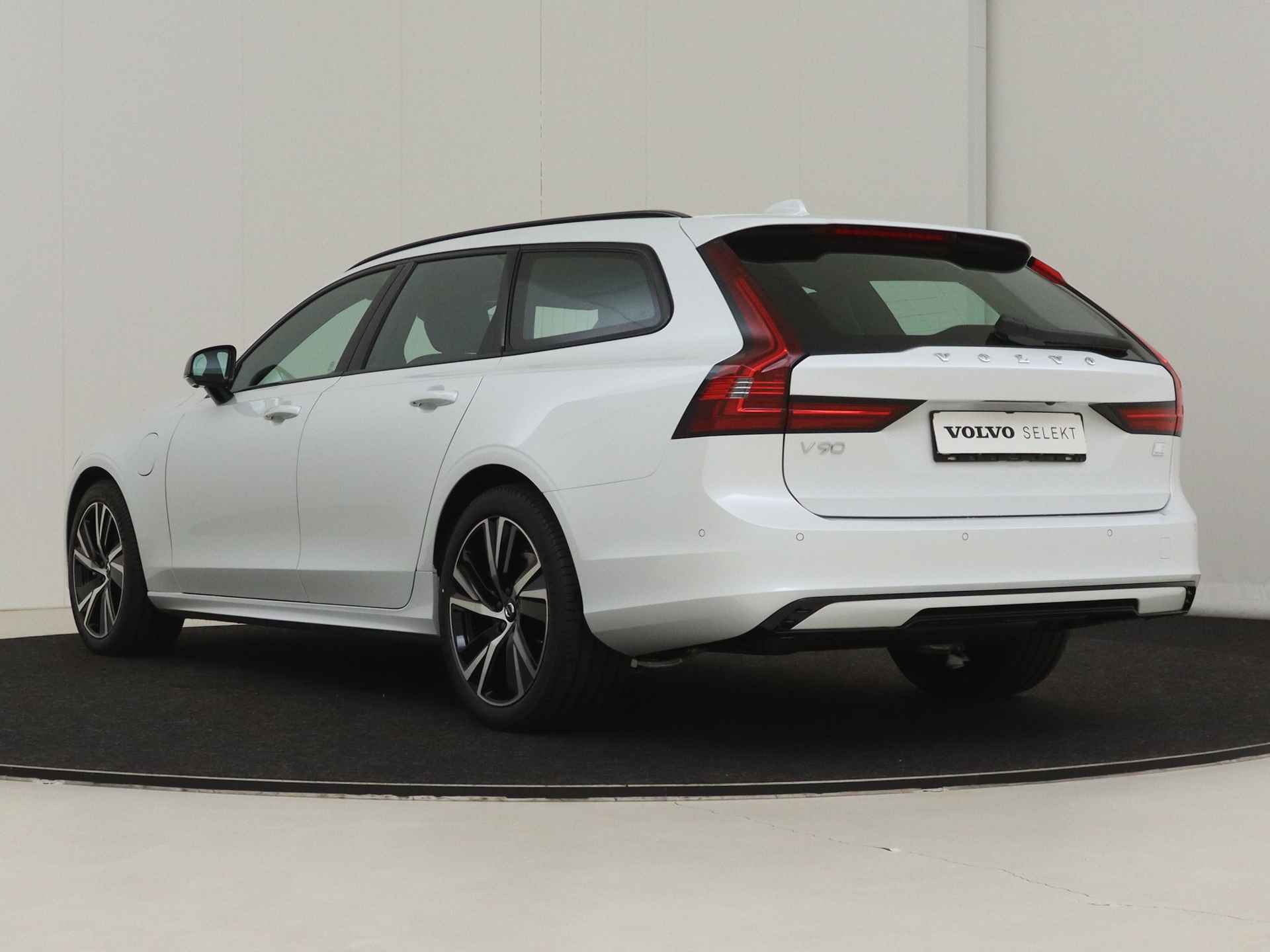 Volvo V90 T6 Recharge 350PK AWD Ultimate Dark | Bowers & Wilkins | Luchtvering | Trekhaak | 360° Camera | - 3/16