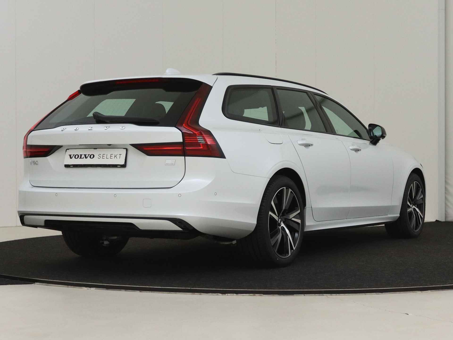 Volvo V90 T6 Recharge 350PK AWD Ultimate Dark | Bowers & Wilkins | Luchtvering | Trekhaak | 360° Camera | - 6/16