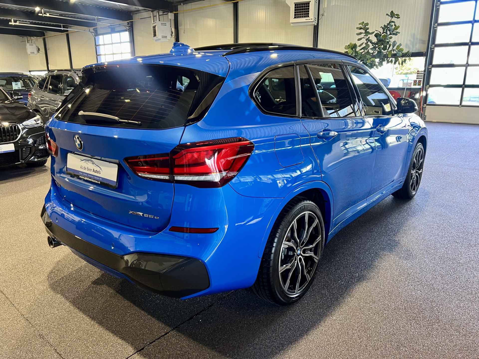 BMW X1 xDrive25e Executive M-Sport | Panorama | Camera | "19 | 220 PK - 11/40