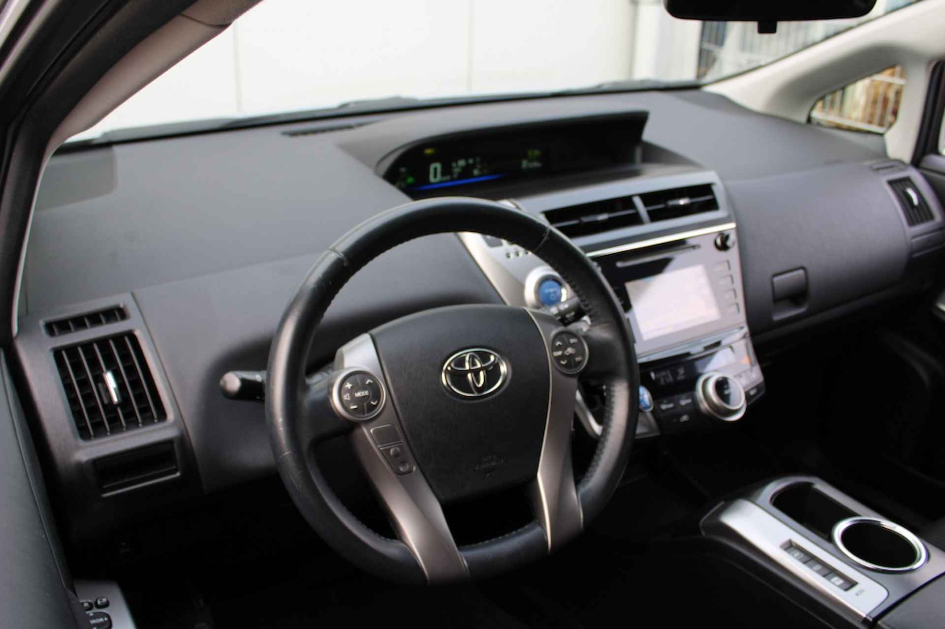 Toyota Prius + 1.8 Comfort - 25/31