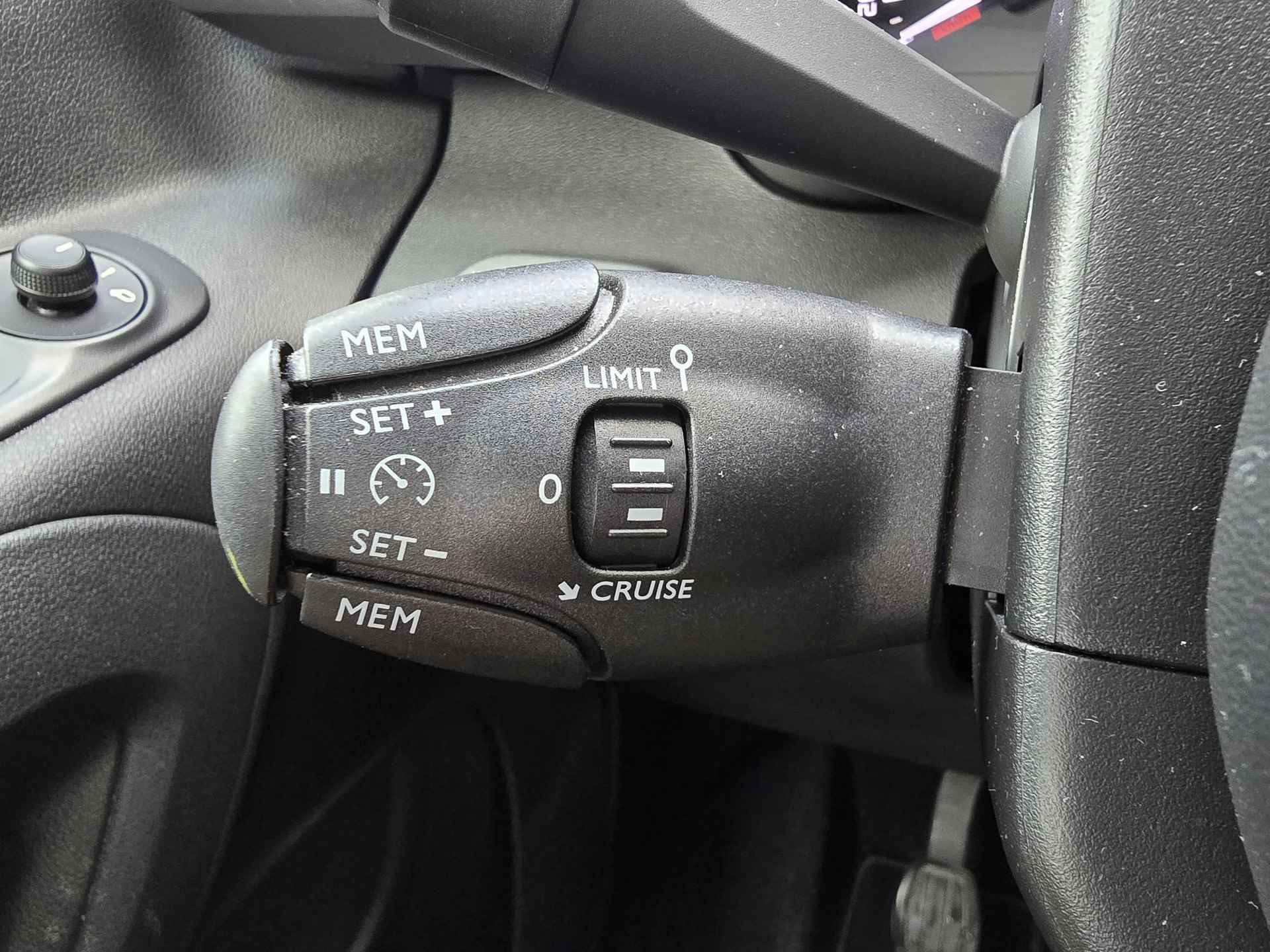 Citroën Berlingo MPV Feel Pack 1.2 PureTech 110pk H6 | NAVI | CLIMA | CAMERA | KEYLESS ENTRY | STOELVERW. | DAB+ | - 23/69