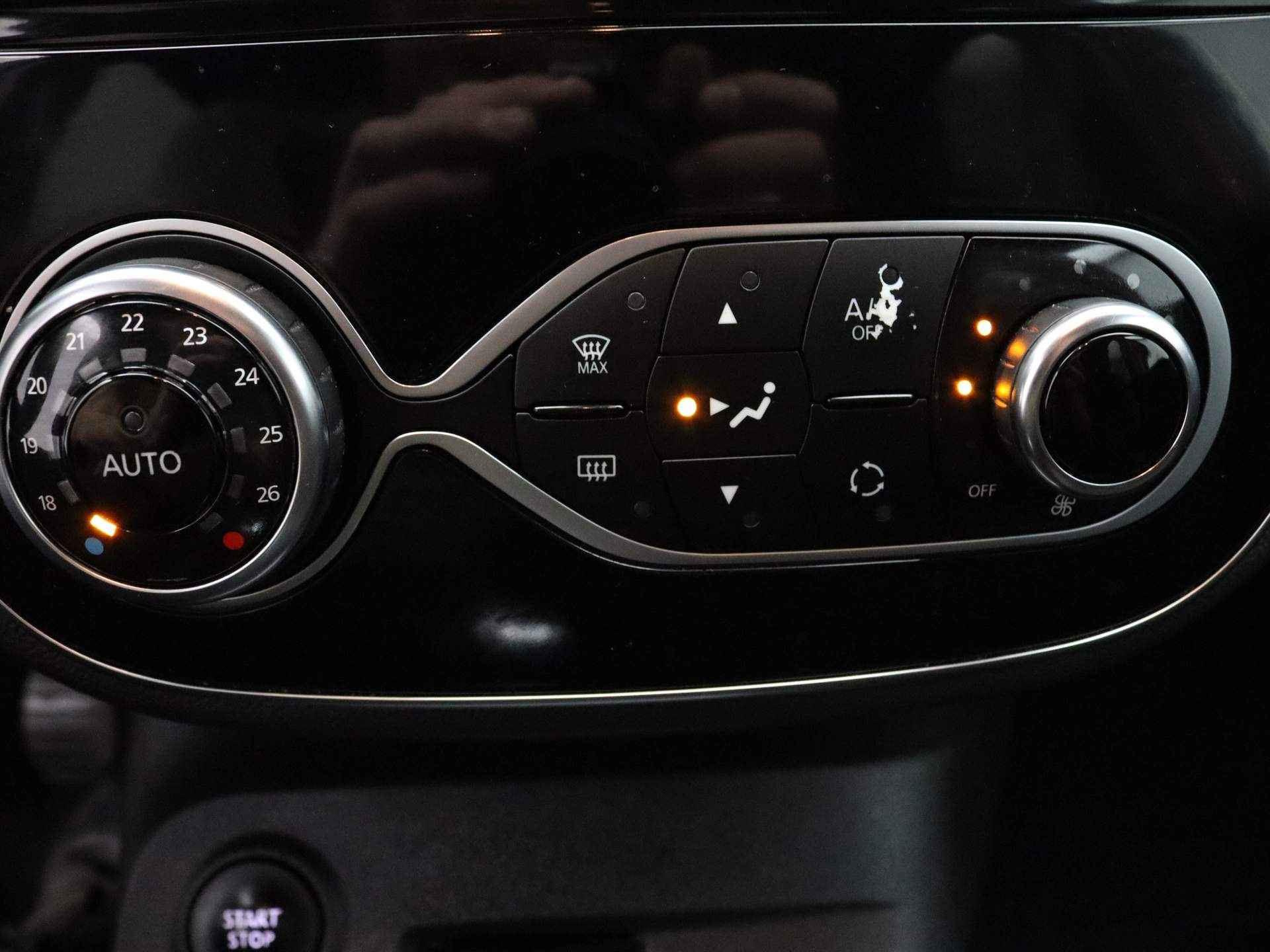 Renault Captur TCe 90pk Intens ALL-IN PRIJS! Camera | Climate | Navi | Trekhaak afn. - 9/35