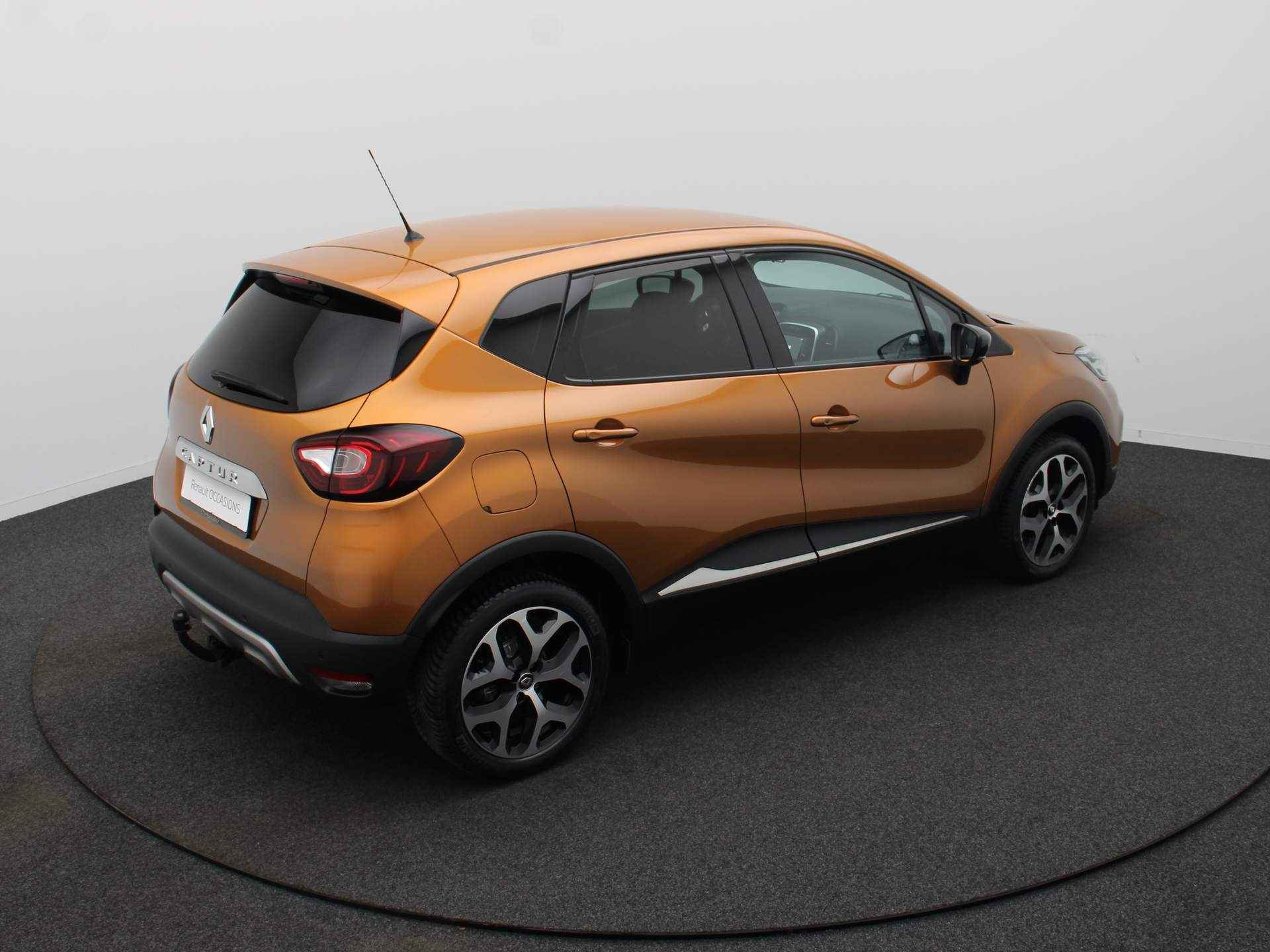 Renault Captur TCe 90pk Intens ALL-IN PRIJS! Camera | Climate | Navi | Trekhaak afn. - 11/35