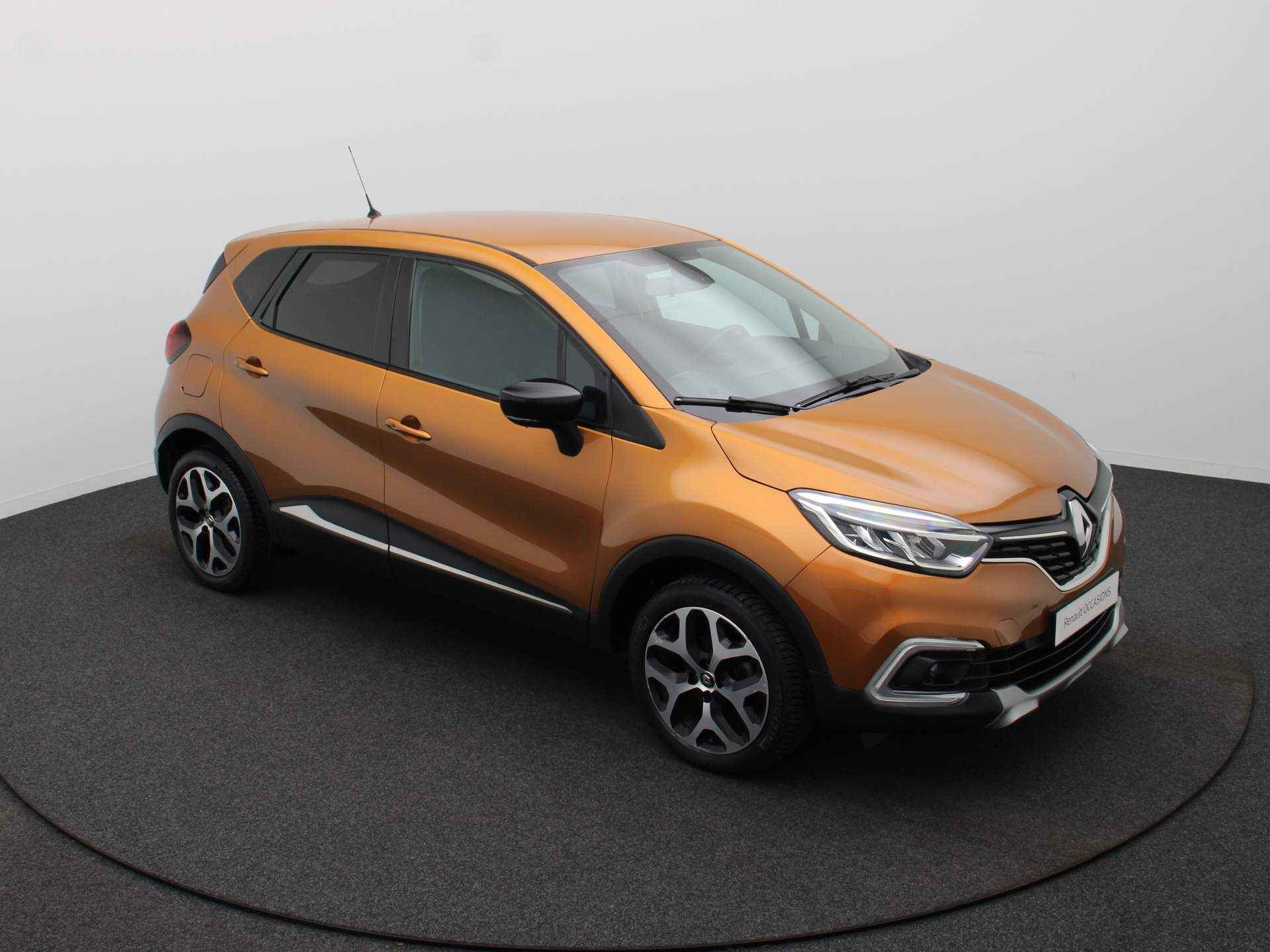 Renault Captur TCe 90pk Intens ALL-IN PRIJS! Camera | Climate | Navi | Trekhaak afn. - 12/35