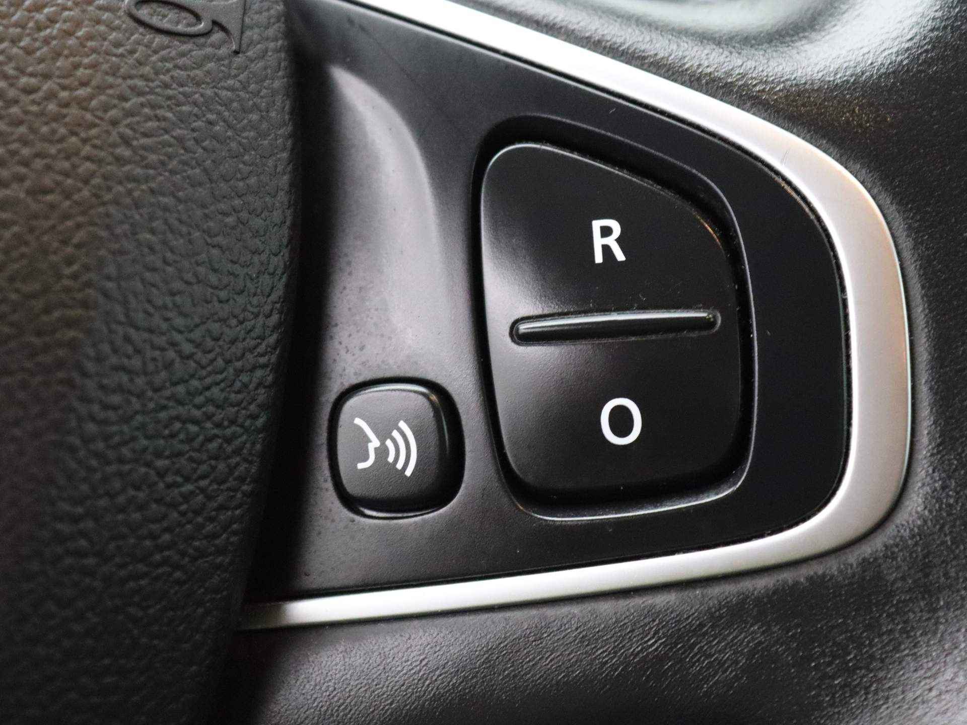 Renault Captur TCe 90pk Intens ALL-IN PRIJS! Camera | Climate | Navi | Trekhaak afn. - 15/35