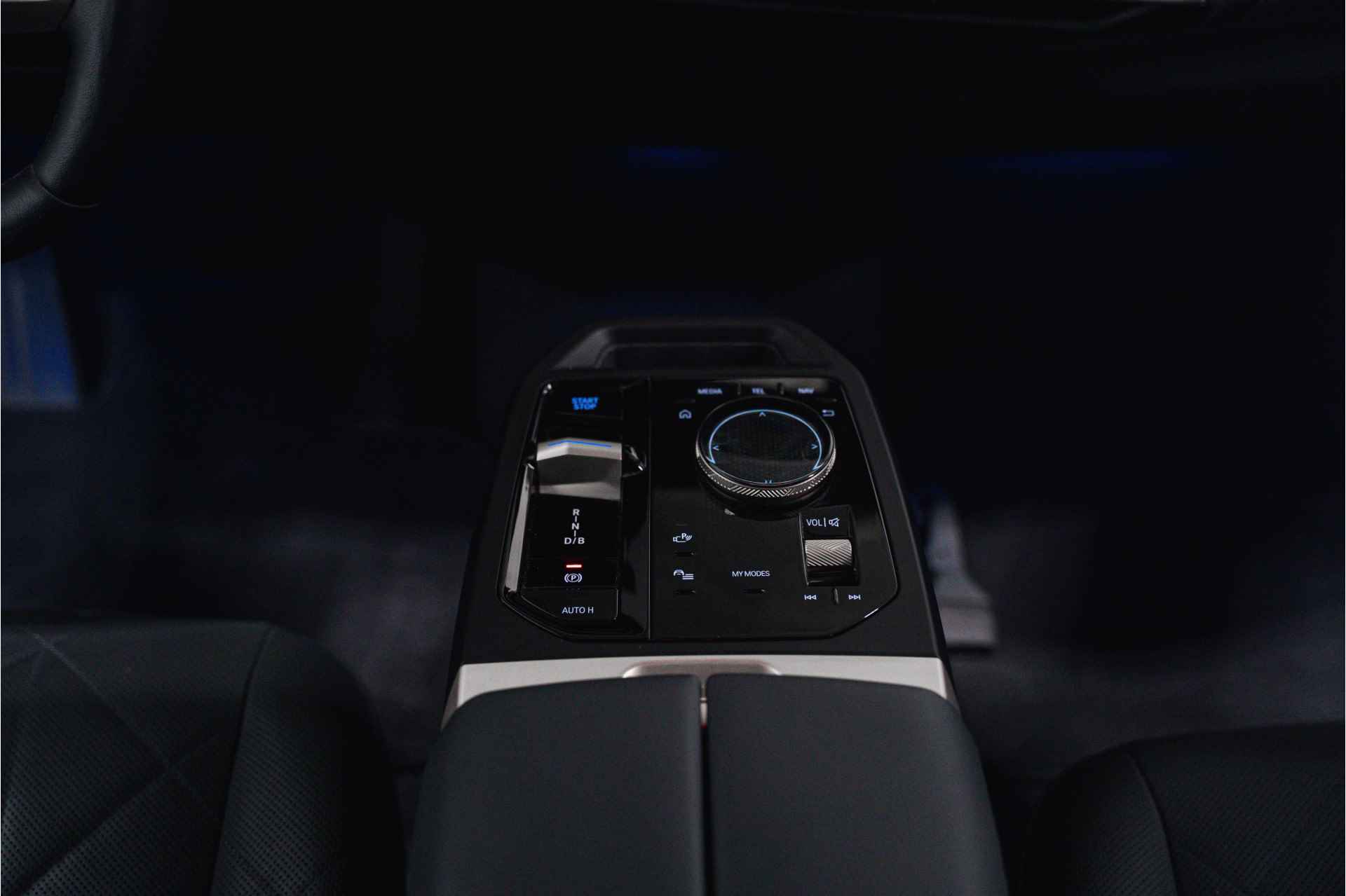 BMW iX xDrive40 High Executive Sportpakket - 19/43