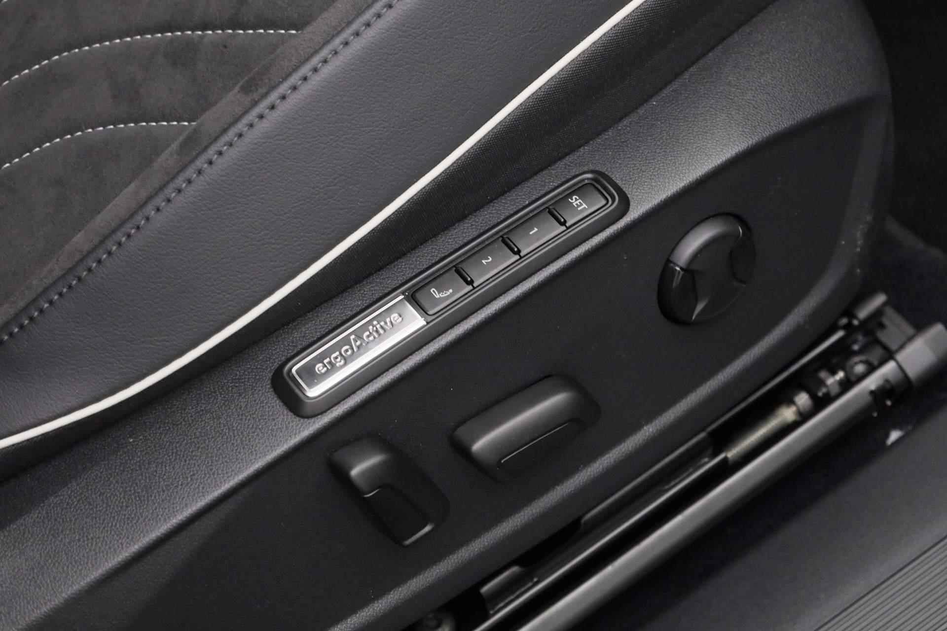 Volkswagen ID.4 Pro 77 kWh 204PK | Trekhaak | Camera | Keyless | Navi | 19 inch - 40/45