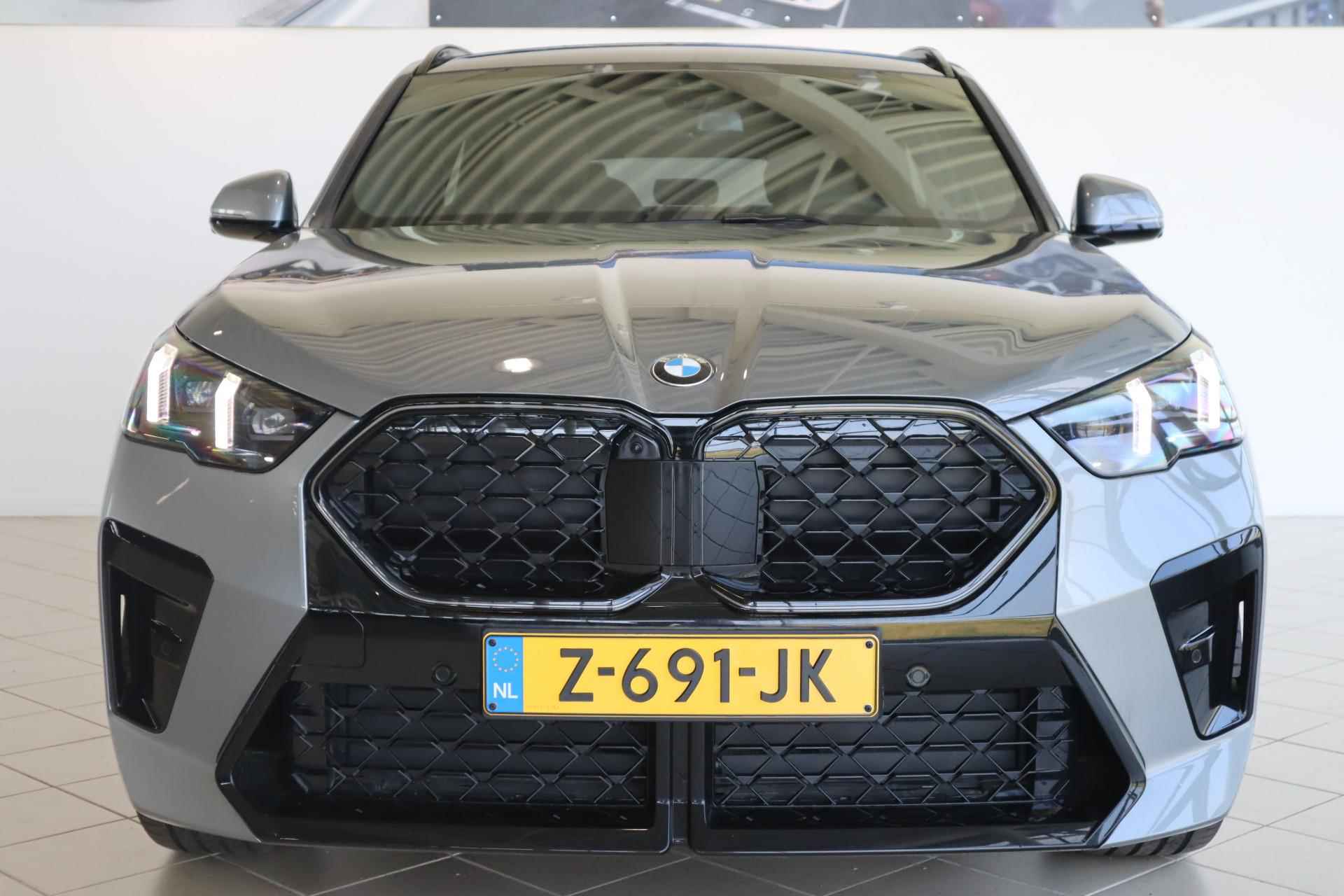 BMW X2 sDrive20i Launch Edition M-Sportpakket Pro / Panoramadak / Iconic Glow nierengrille - 5/30