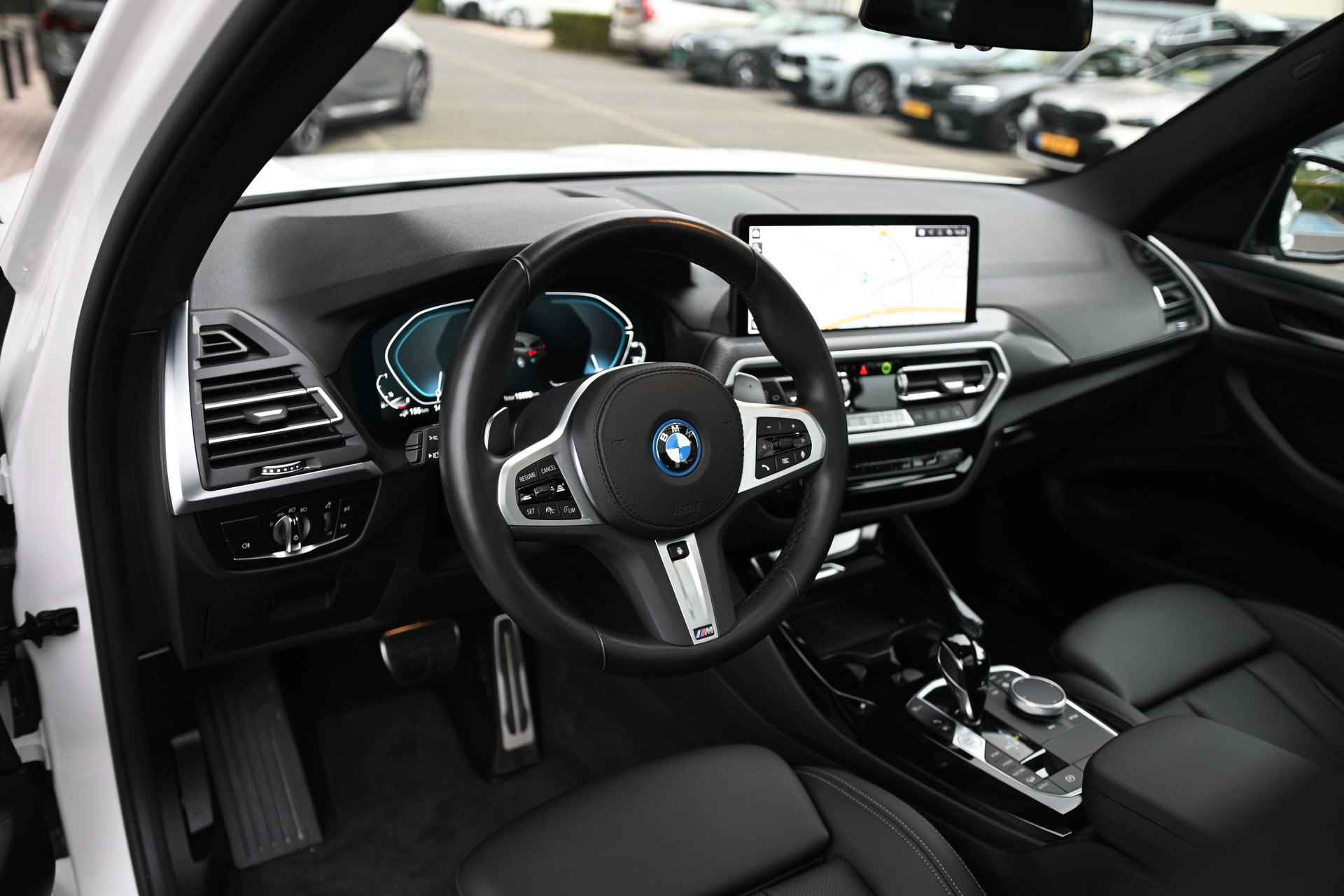 BMW X3 xDrive30e High Executive M Sport Automaat / Panoramadak / Trekhaak / LED / Sportstoelen / Stoelverwarming / Active Cruise Control / Live Cockpit Professional / Parking Assistant - 21/32