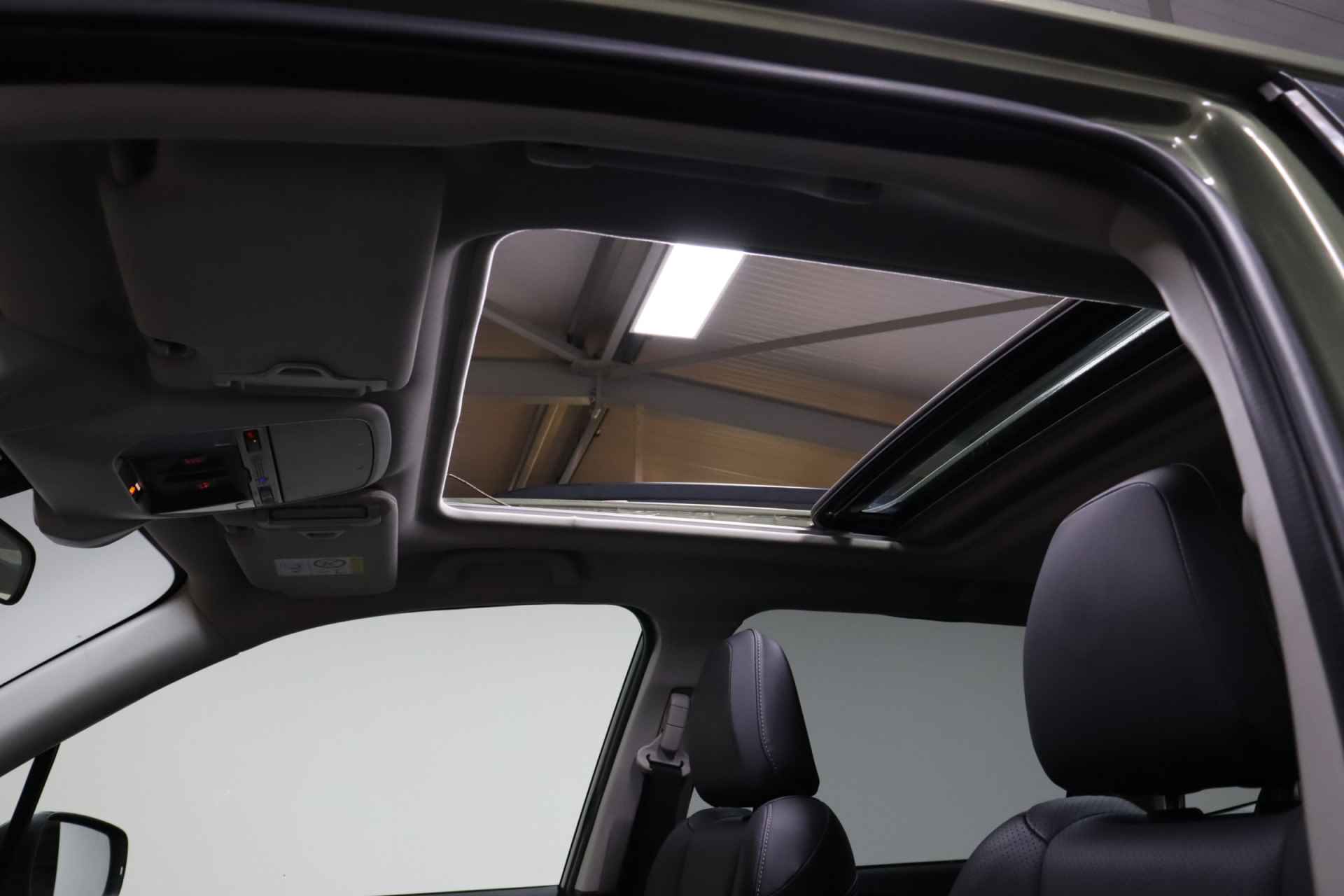 Subaru Forester 2.0i e-BOXER First Edition | Leder | Panoramadak | Navigatie | 18 Inch velgen | Adaptive Cruise - 12/32