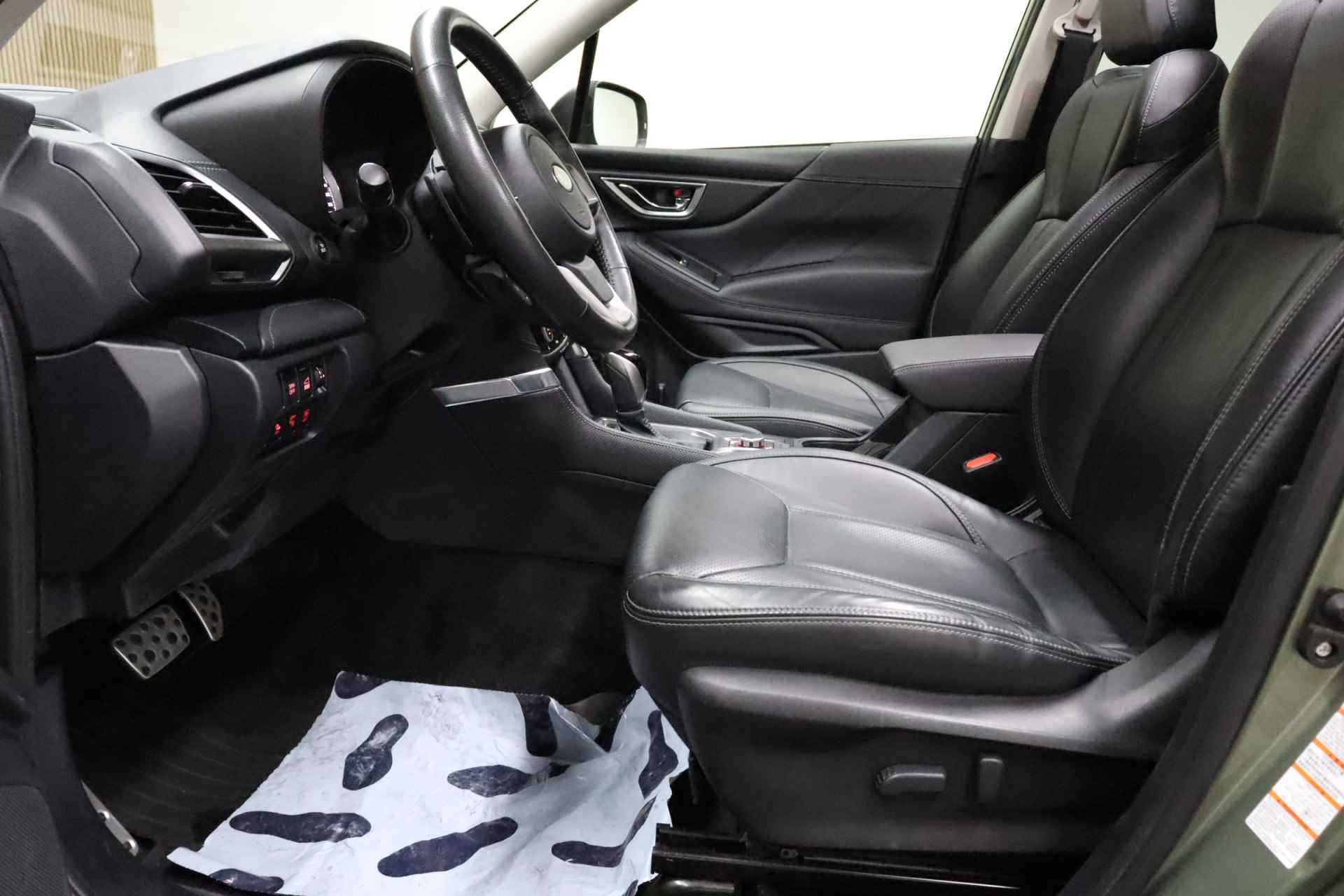 Subaru Forester 2.0i e-BOXER First Edition | Leder | Panoramadak | Navigatie | 18 Inch velgen | Adaptive Cruise - 13/32