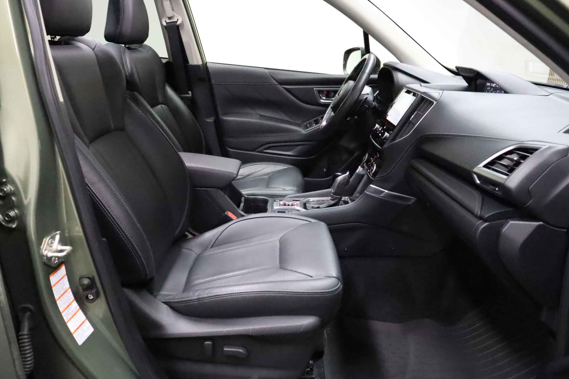 Subaru Forester 2.0i e-BOXER First Edition | Leder | Panoramadak | Navigatie | 18 Inch velgen | Adaptive Cruise - 30/32