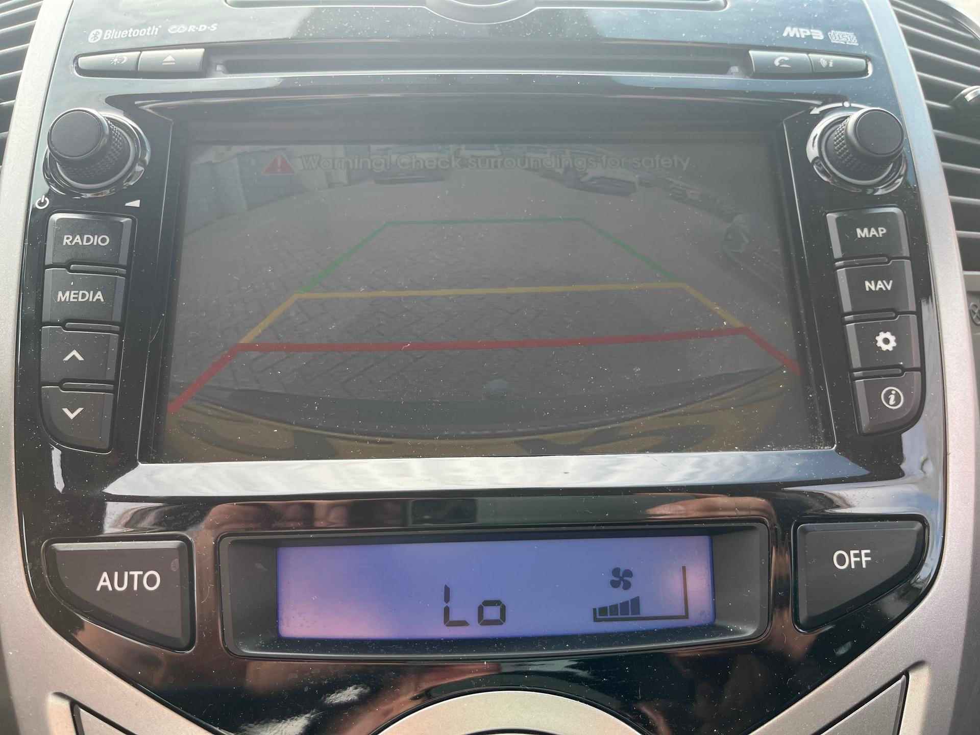 Hyundai ix20 1.4i i-Catcher | navigatie | leder | schuifdak | parkeercamera | trekhaak | stoelverwarming - 20/28