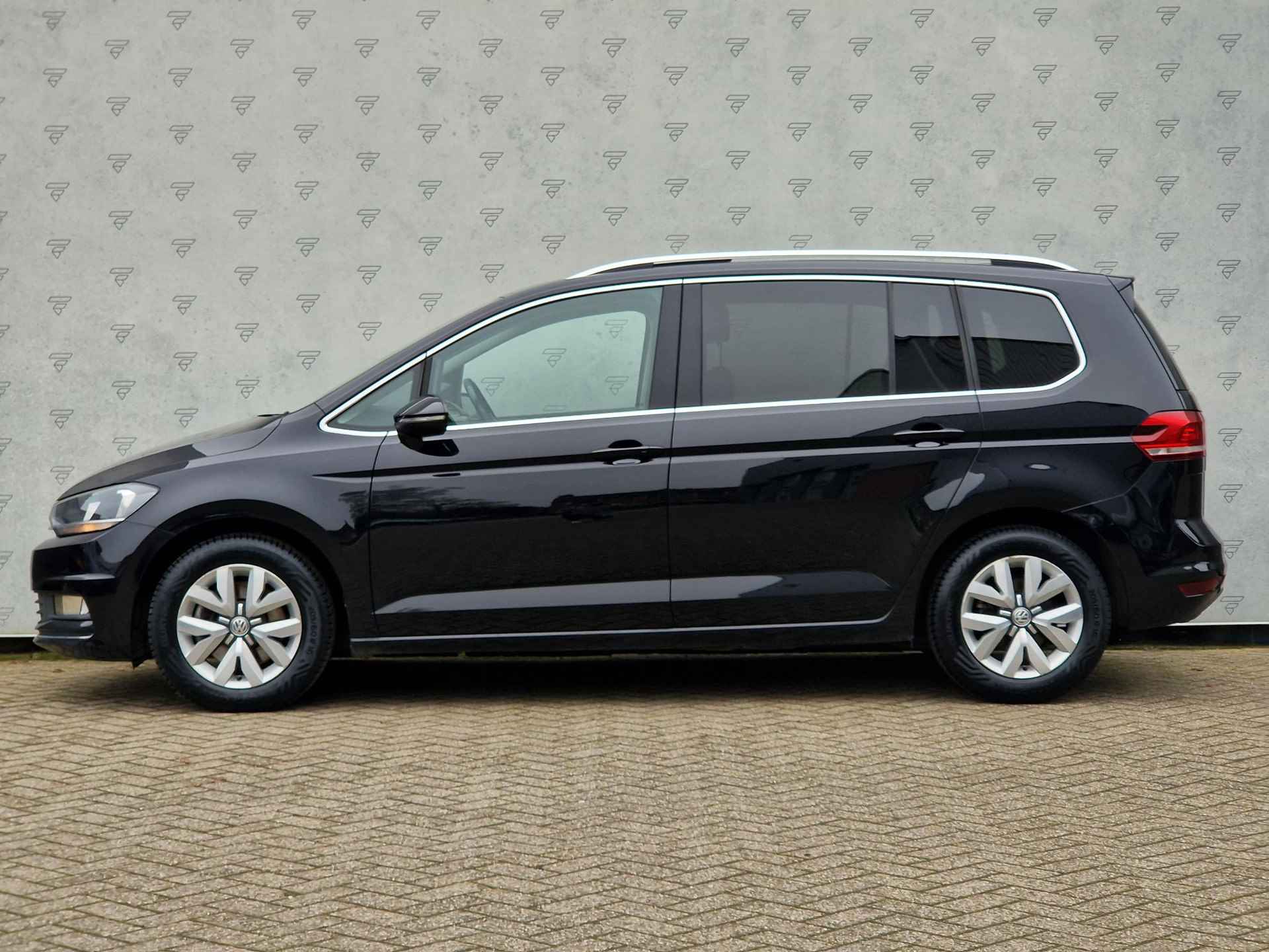 Volkswagen Touran 1.2 TSI Highline | 7 Persoons | Camera | Clima | Navi | PDC | Pano | Trekhaak | DAB | - 2/31