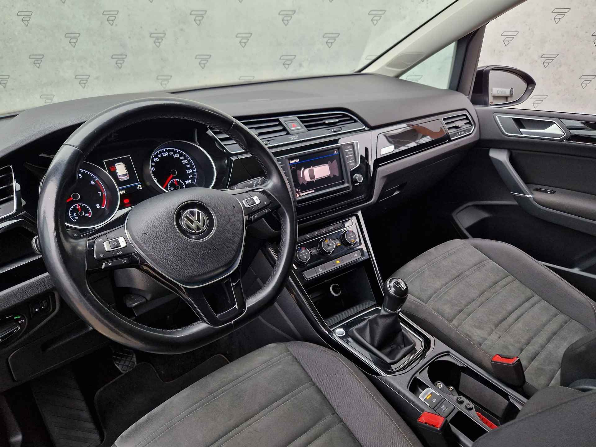 Volkswagen Touran 1.2 TSI Highline | 7 Persoons | Camera | Clima | Navi | PDC | Pano | Trekhaak | DAB | - 4/31