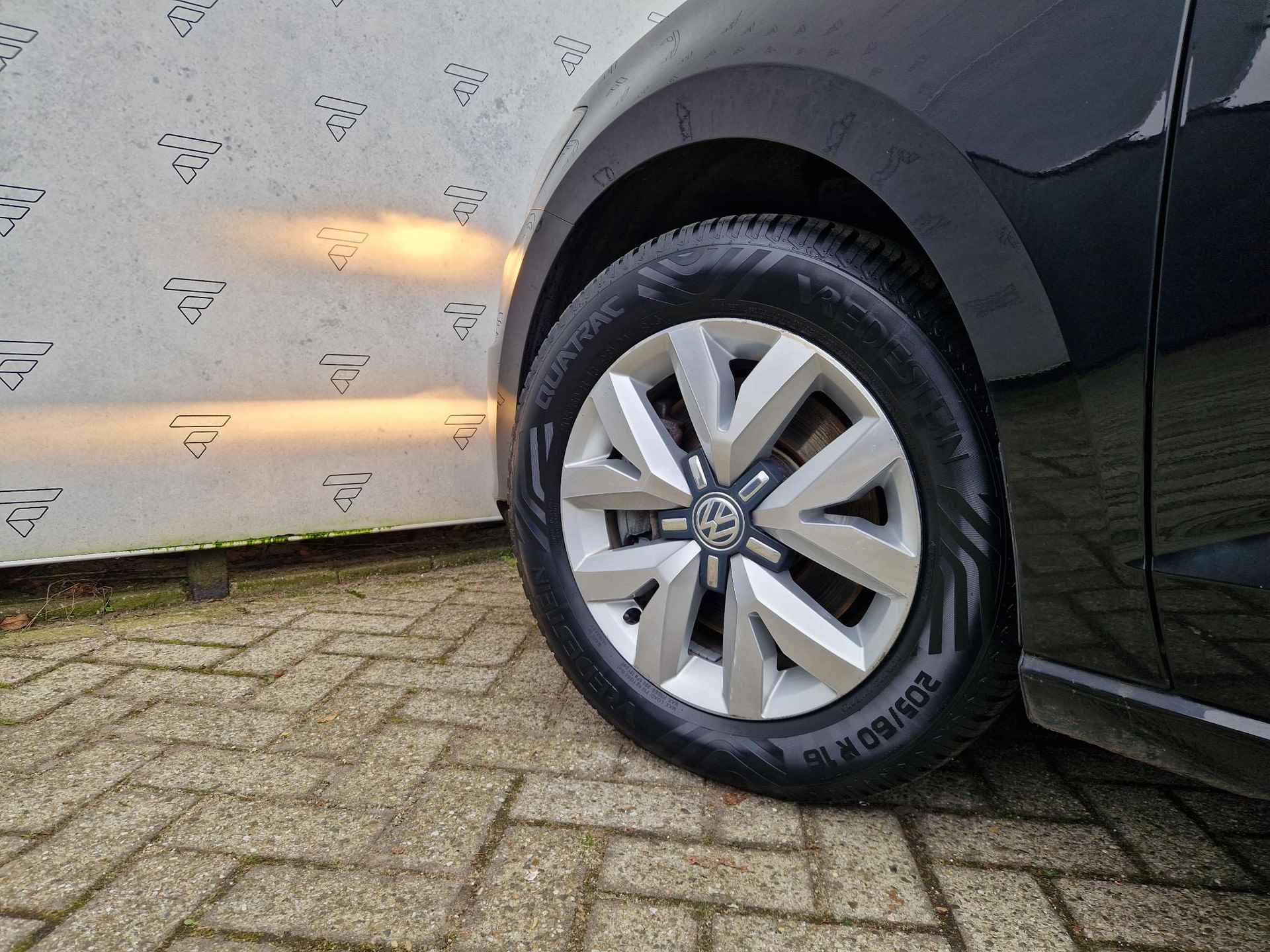 Volkswagen Touran 1.2 TSI Highline | 7 Persoons | Camera | Clima | Navi | PDC | Pano | Trekhaak | DAB | - 12/31