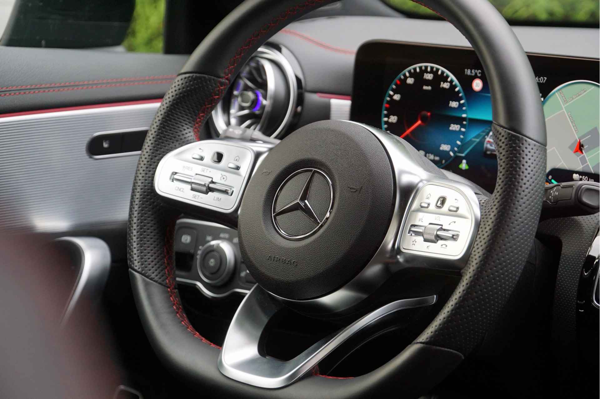 Mercedes-Benz CLA-Klasse CLA 250 e Shooting Brake AMG Line Night | Panorama Sound Multibeam Dodehoek - 24/54