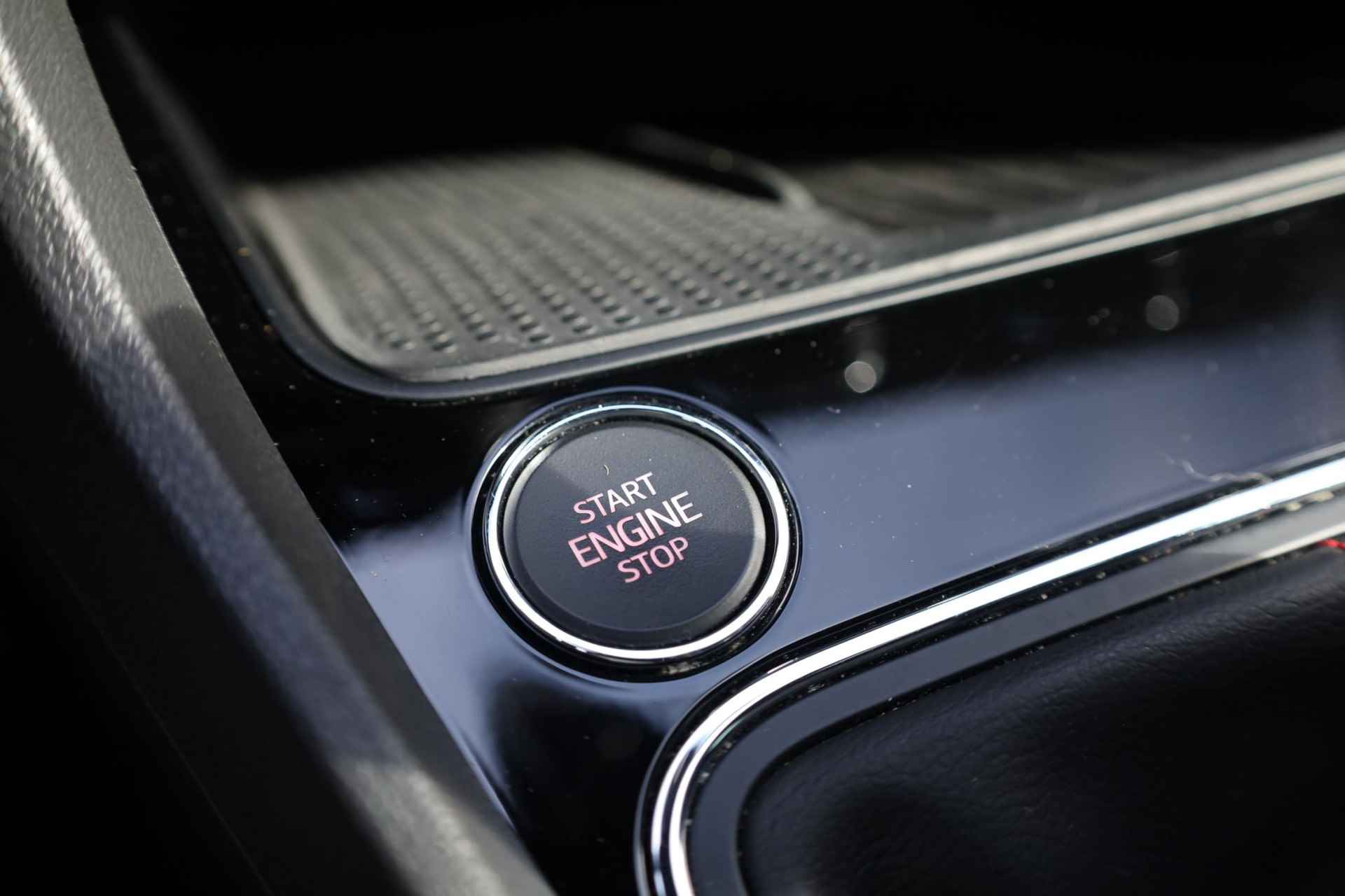 SEAT Leon ST 1.0 TSI FR Business Intense 115PK / 85kW, 17" LMV, achteruitrijcamera, stoelverwarming, navigatie, pdc voor en achter, NL auto door ons geleverd en onderhouden - 35/46