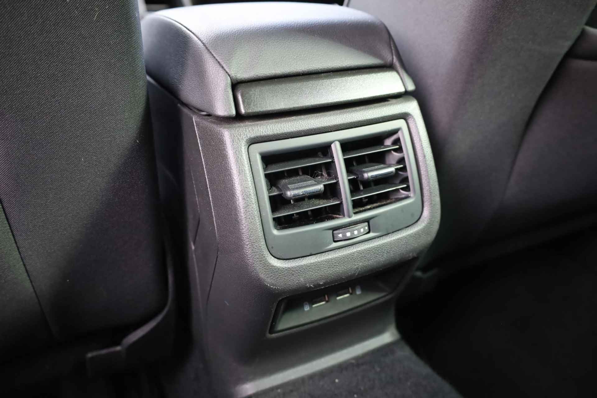 SEAT Leon ST 1.0 TSI FR Business Intense 85KW/115PK, 17" LMV, achteruitrijcamera, stoelverwarming, navigatie, pdc voor en achter, NL auto door ons geleverd en onderhouden - 41/46