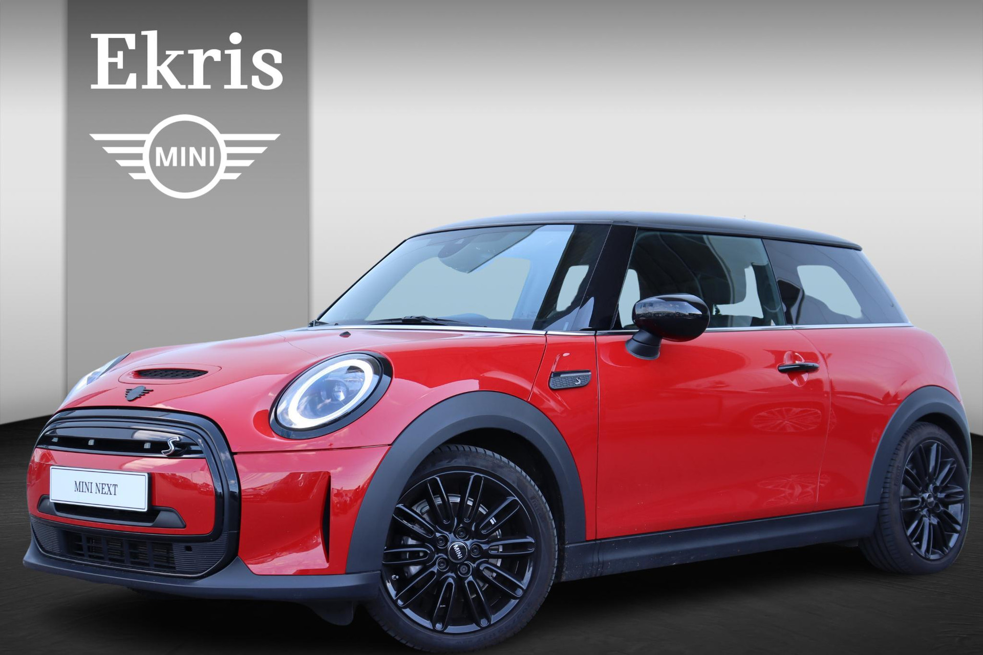 MINI Electric Cooper SE Classic + Bsuiness Edition / Navi / Clima / Comfort Access / PDC Achter / Achteruitrijcamera / Lederen Bekleding / 17'' LM Tentical Spoke / Verwarmde Voorstoelen /