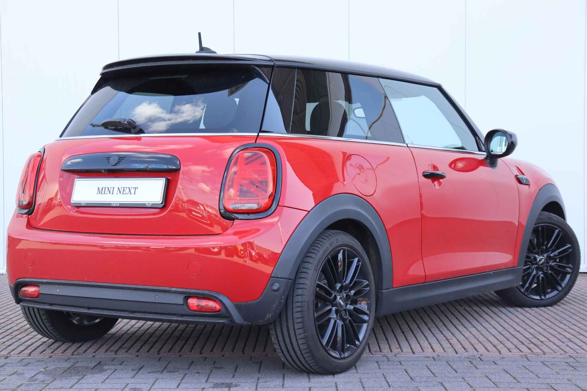 MINI Electric Cooper SE Classic + Bsuiness Edition / Navi / Clima / Comfort Access / PDC Achter / Achteruitrijcamera / Lederen Bekleding / 17'' LM Tentical Spoke / Verwarmde Voorstoelen / - 6/24