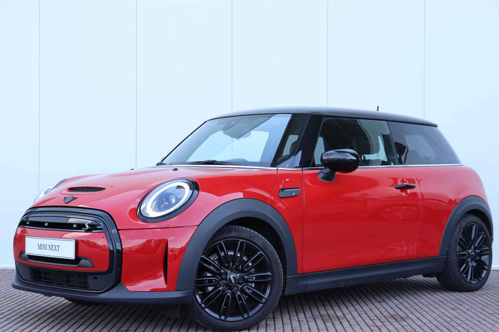 MINI Electric Cooper SE Classic + Bsuiness Edition / Navi / Clima / Comfort Access / PDC Achter / Achteruitrijcamera / Lederen Bekleding / 17'' LM Tentical Spoke / Verwarmde Voorstoelen / - 25/25