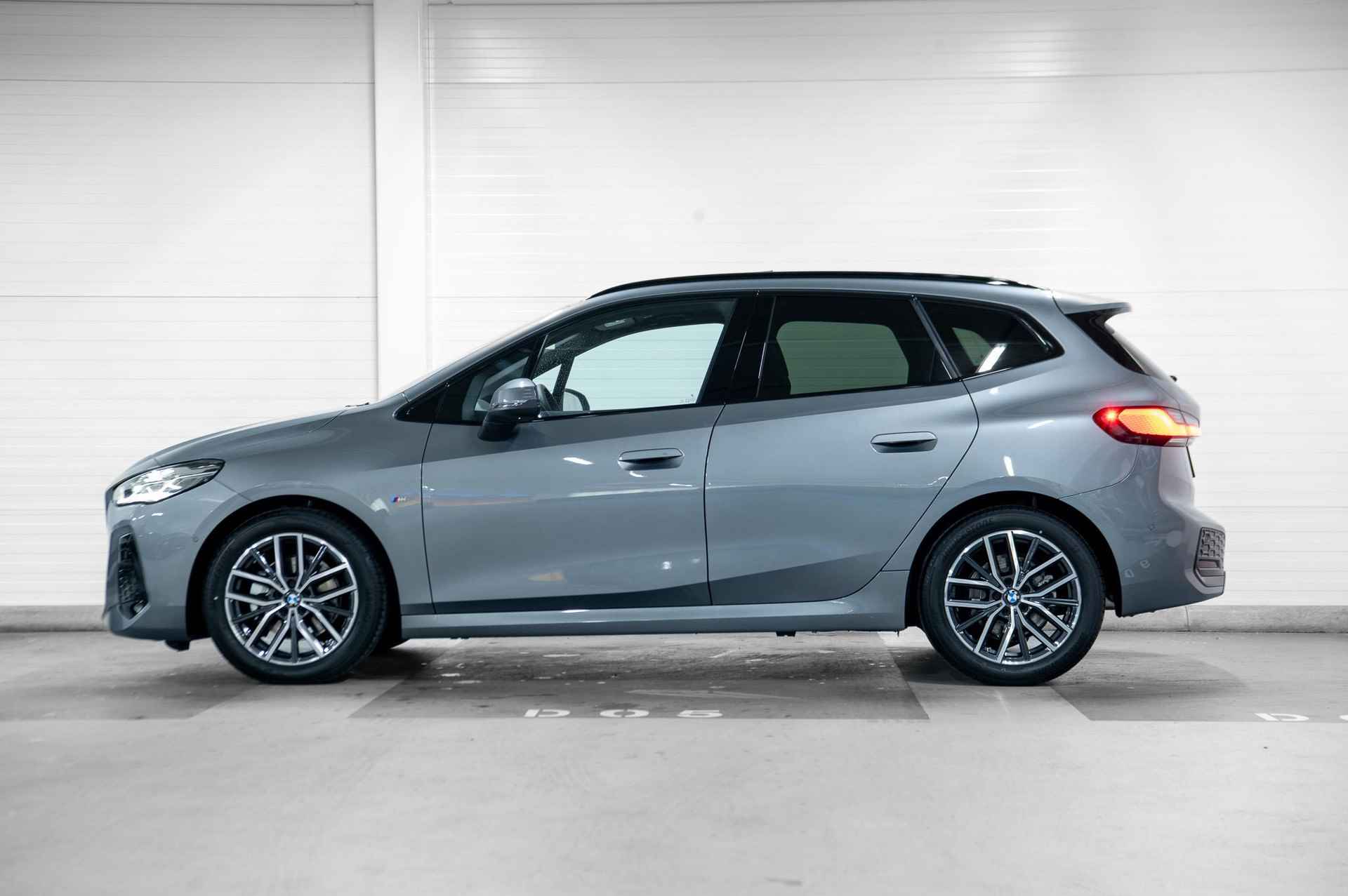 BMW 2 Serie Active Tourer 220i | M-Sport | Travel Pack | Premium Pack | Panoramadak - 2/16