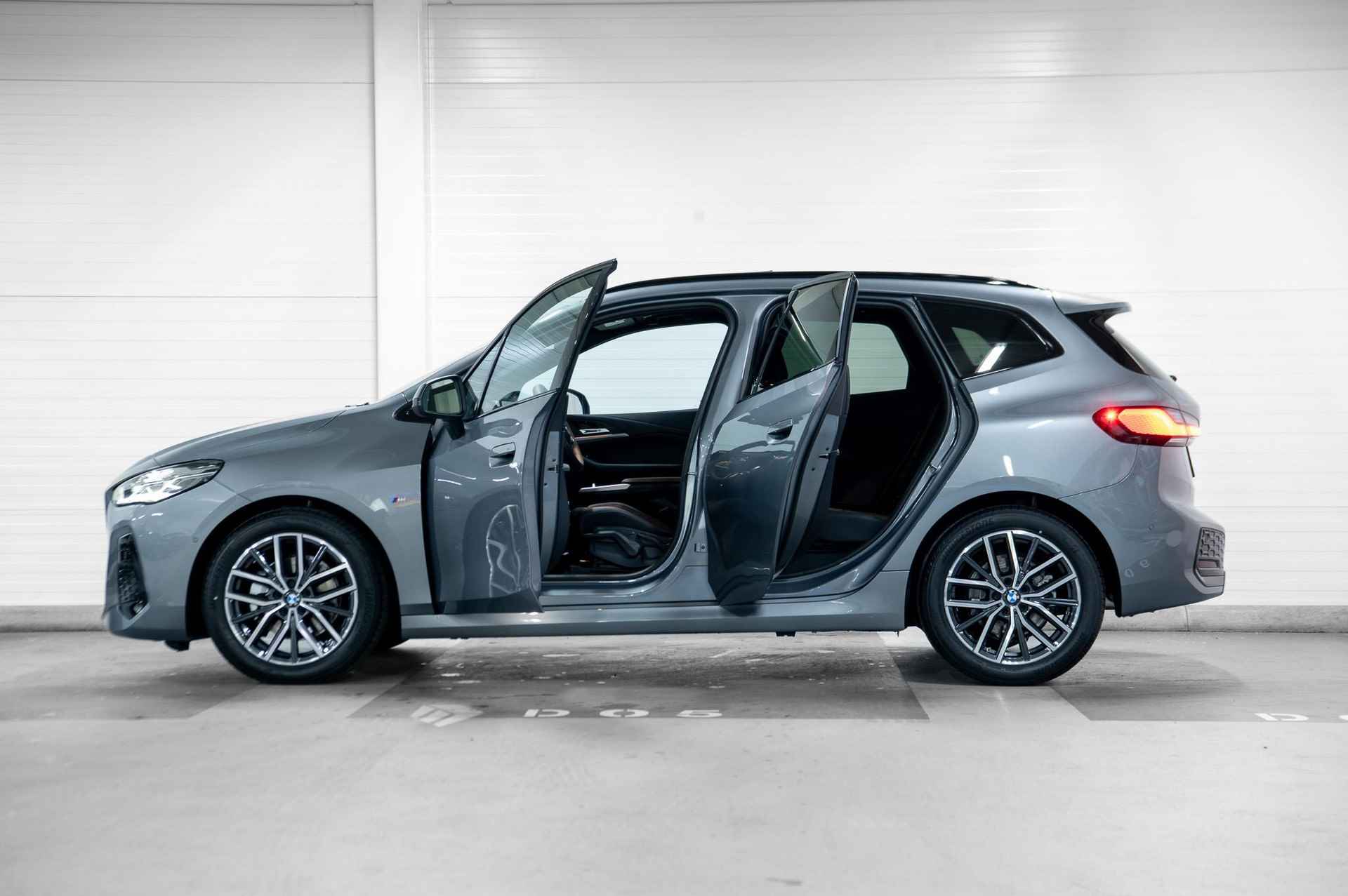 BMW 2 Serie Active Tourer 220i | M-Sport | Travel Pack | Premium Pack | Panoramadak - 3/16