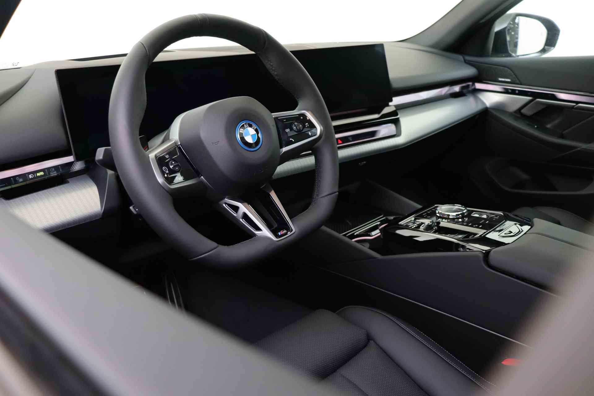 BMW i5 eDrive40 High Executive M Sport 84 kWh / Panoramadak / Parking Assistant Plus / Adaptieve LED / Driving Assistant Professional / Stoelventilatie / M Sportonderstel - 4/50