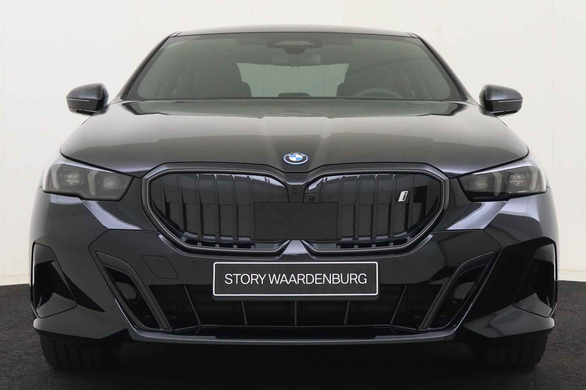 BMW i5 eDrive40 High Executive M Sport 84 kWh / Panoramadak / Parking Assistant Plus / Adaptieve LED / Driving Assistant Professional / Stoelventilatie / M Sportonderstel - 5/50