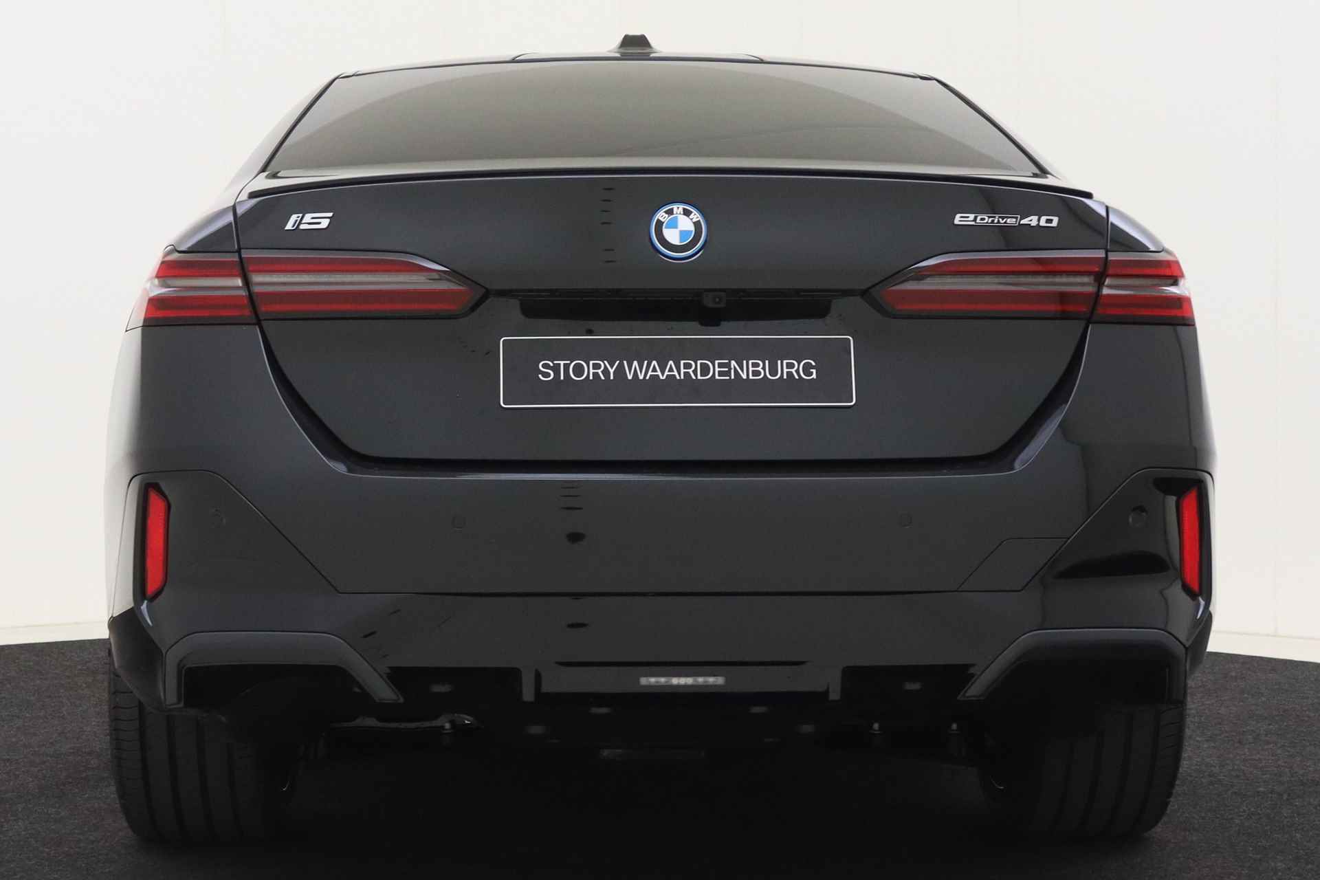 BMW i5 eDrive40 High Executive M Sport 84 kWh / Panoramadak / Parking Assistant Plus / Adaptieve LED / Driving Assistant Professional / Stoelventilatie / M Sportonderstel - 6/50