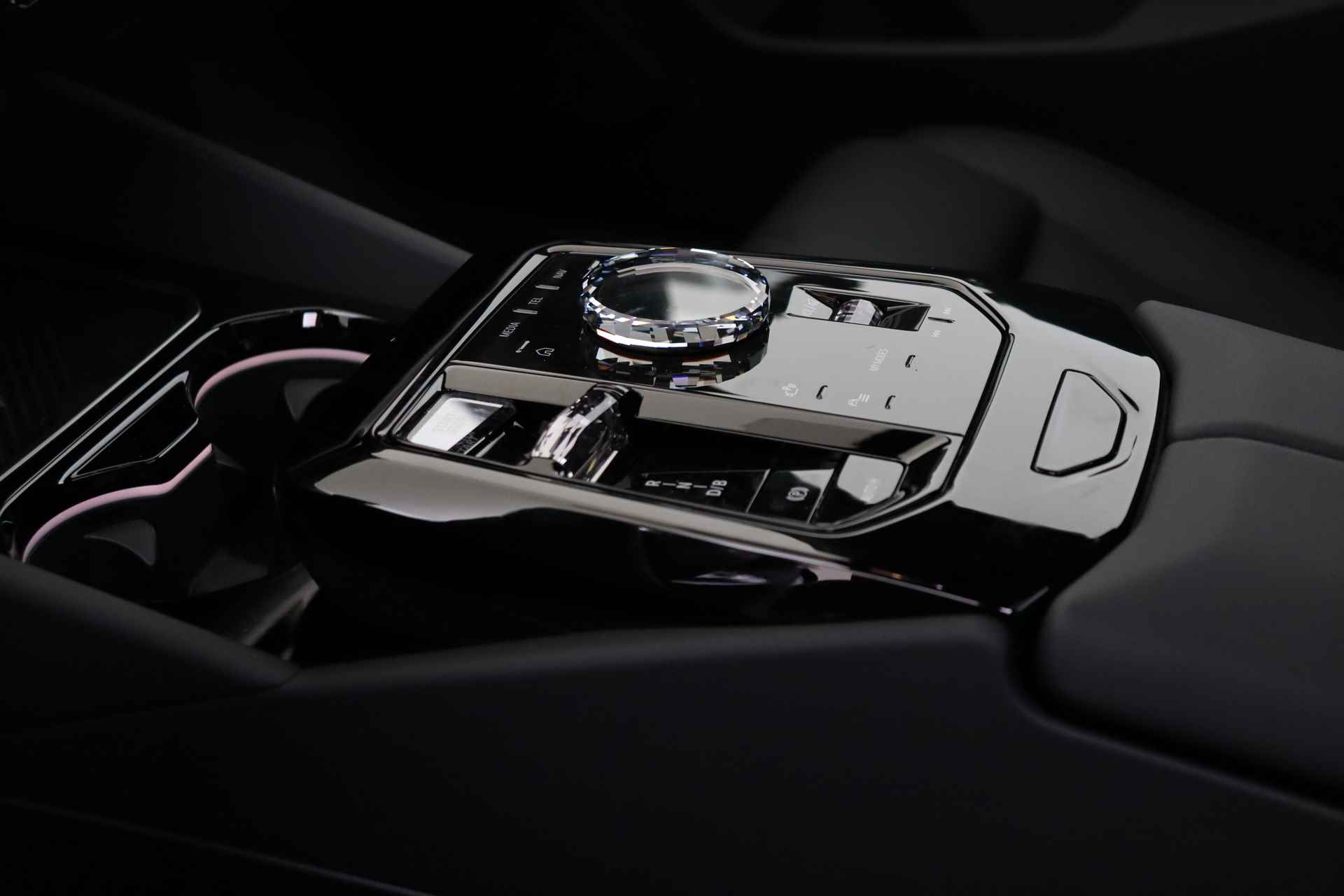 BMW i5 eDrive40 High Executive M Sport 84 kWh / Panoramadak / Parking Assistant Plus / Adaptieve LED / Driving Assistant Professional / Stoelventilatie / M Sportonderstel - 7/50