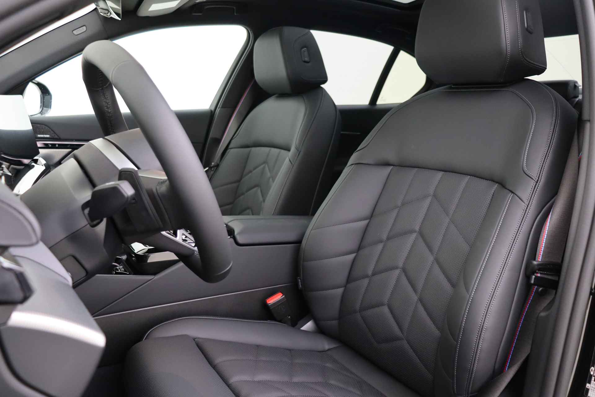 BMW i5 eDrive40 High Executive M Sport 84 kWh / Panoramadak / Parking Assistant Plus / Adaptieve LED / Driving Assistant Professional / Stoelventilatie / M Sportonderstel - 10/50