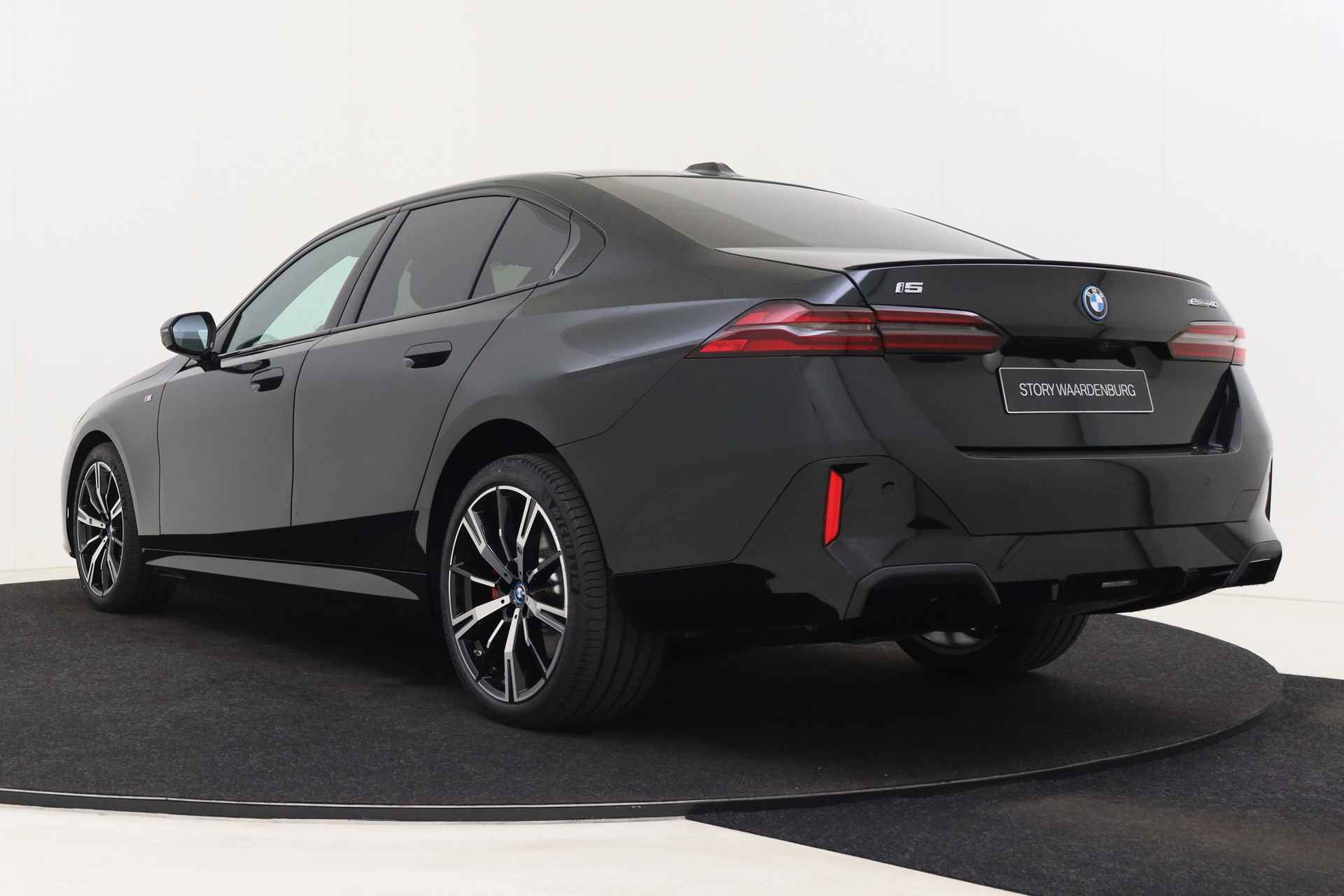 BMW i5 eDrive40 High Executive M Sport 84 kWh / Panoramadak / Parking Assistant Plus / Adaptieve LED / Driving Assistant Professional / Stoelventilatie / M Sportonderstel - 16/50