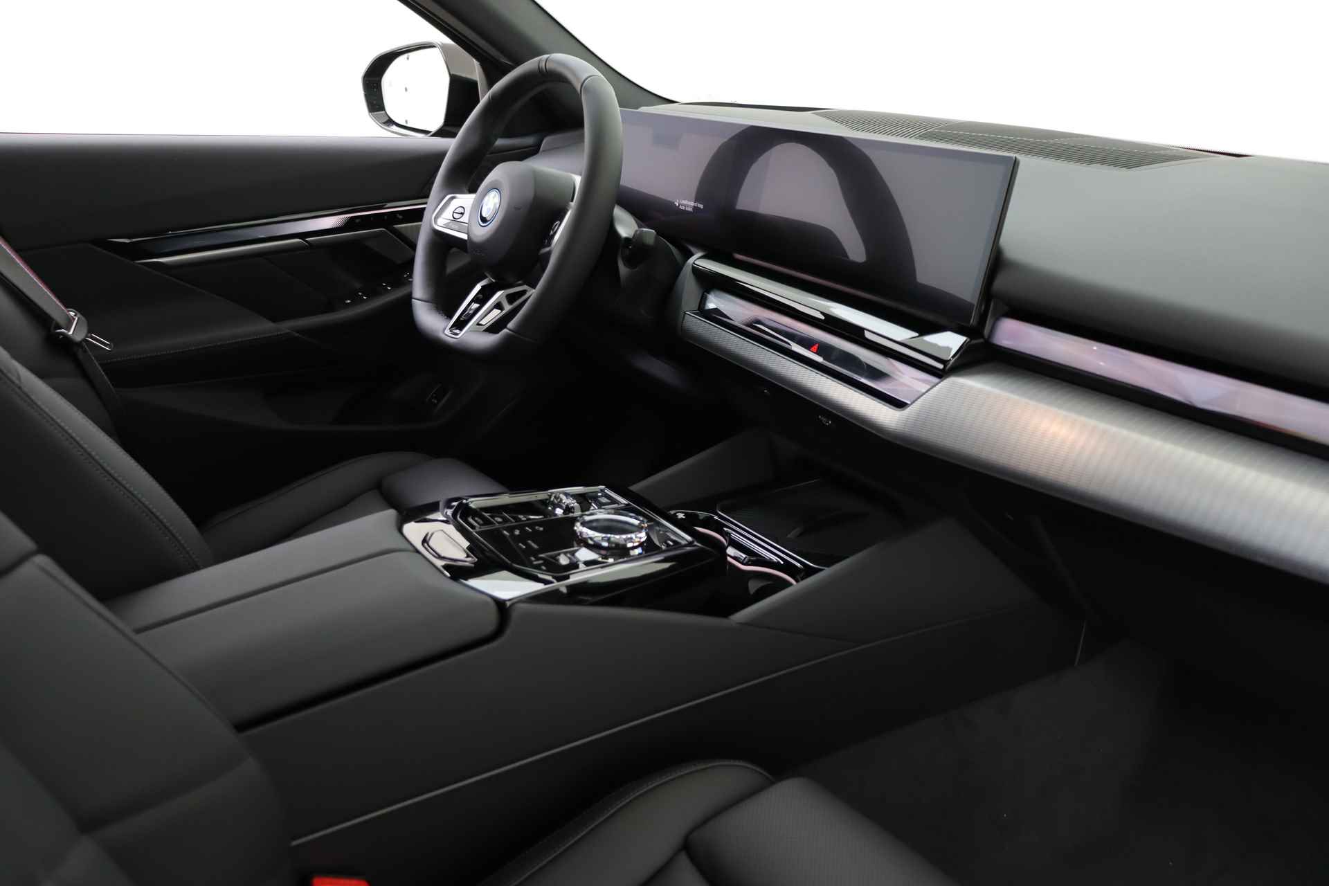 BMW i5 eDrive40 High Executive M Sport 84 kWh / Panoramadak / Parking Assistant Plus / Adaptieve LED / Driving Assistant Professional / Stoelventilatie / M Sportonderstel - 18/50
